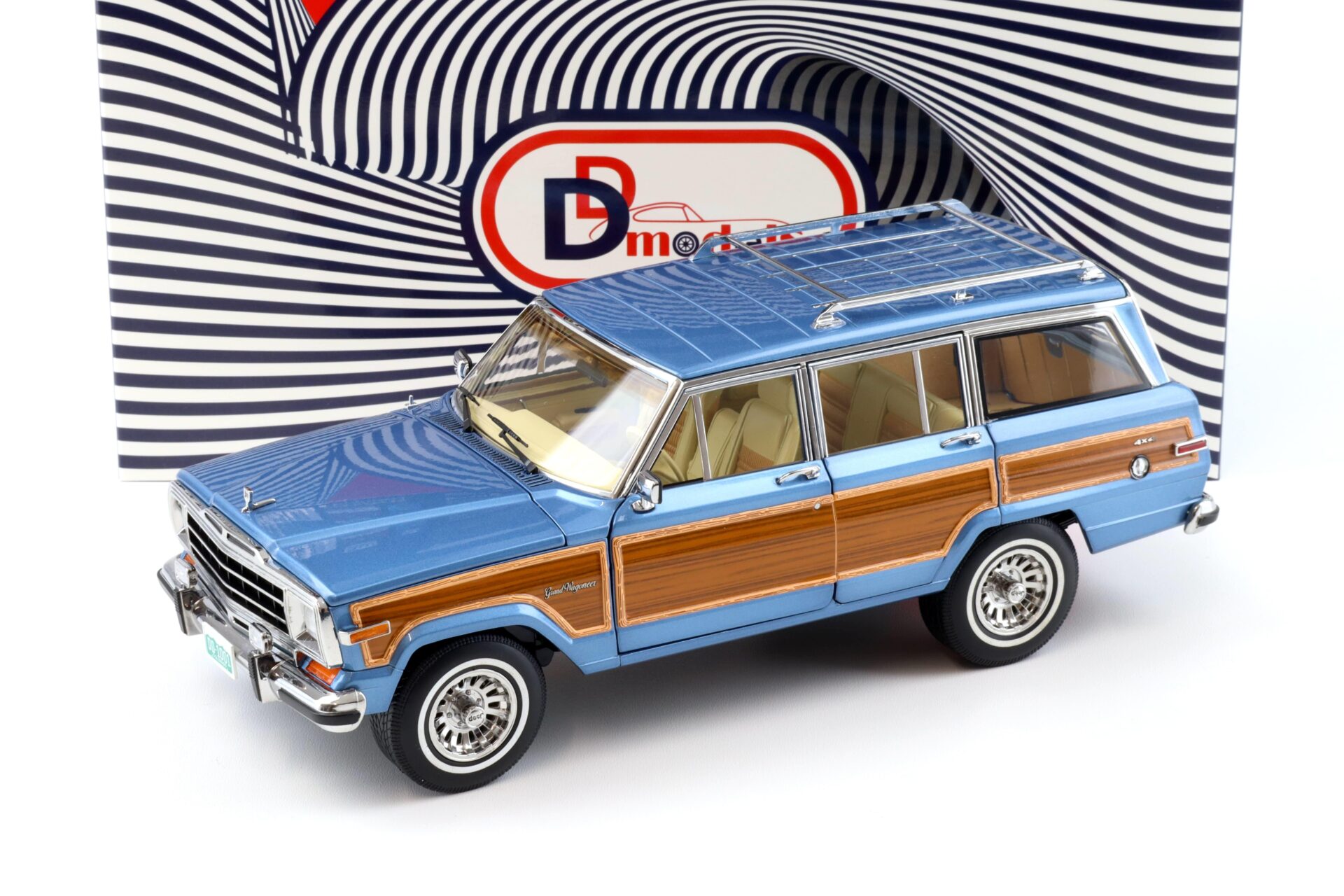 ID 93246 orig.jpg 1:18 DD-Models Jeep Grand Wagoneer 1991 Spinnaker blue/ wood DO00101