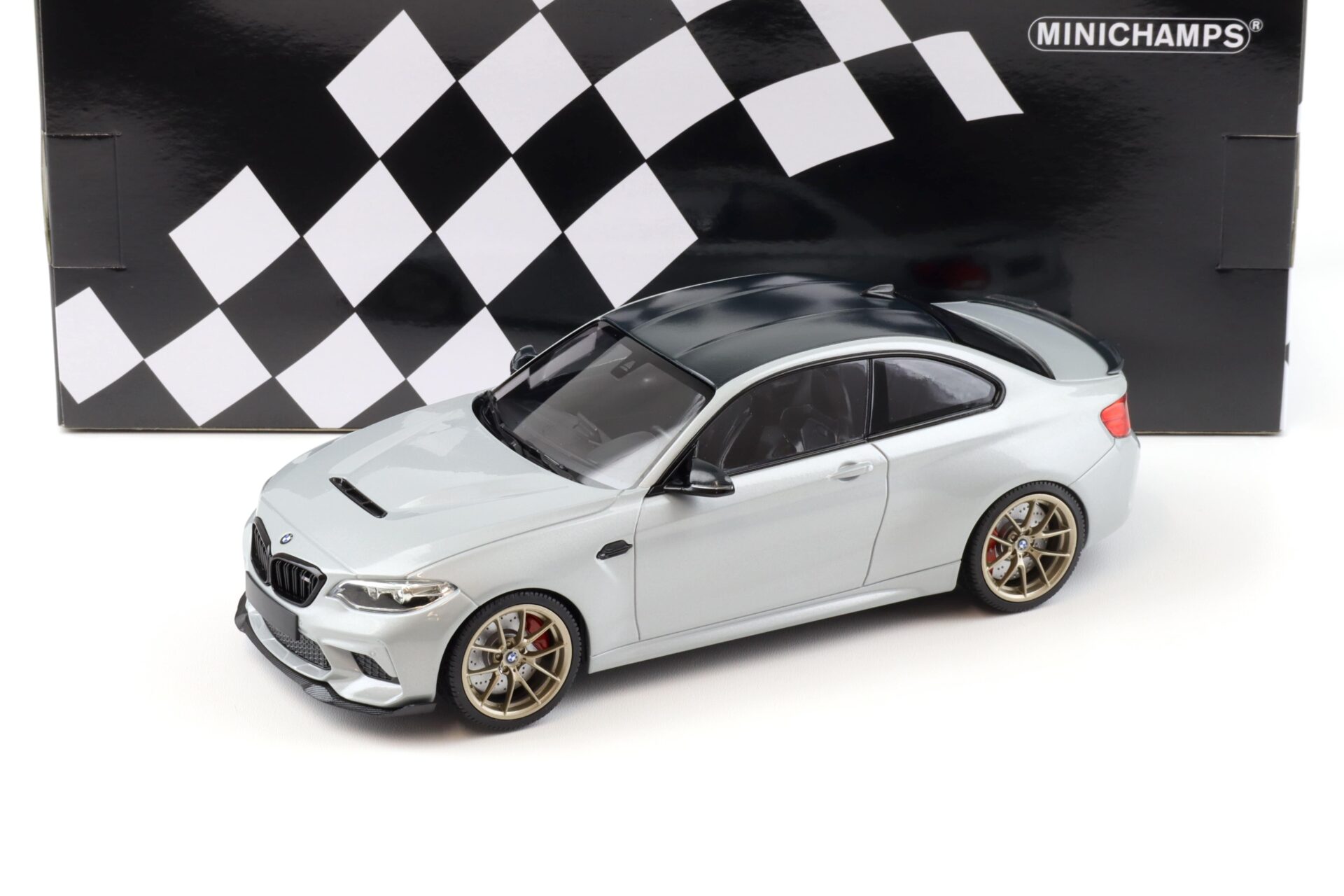 ID 93376 orig.jpg 1:18 Minichamps BMW M2 CS (F87) Coupe 2020 silver metallic/ gold wheels