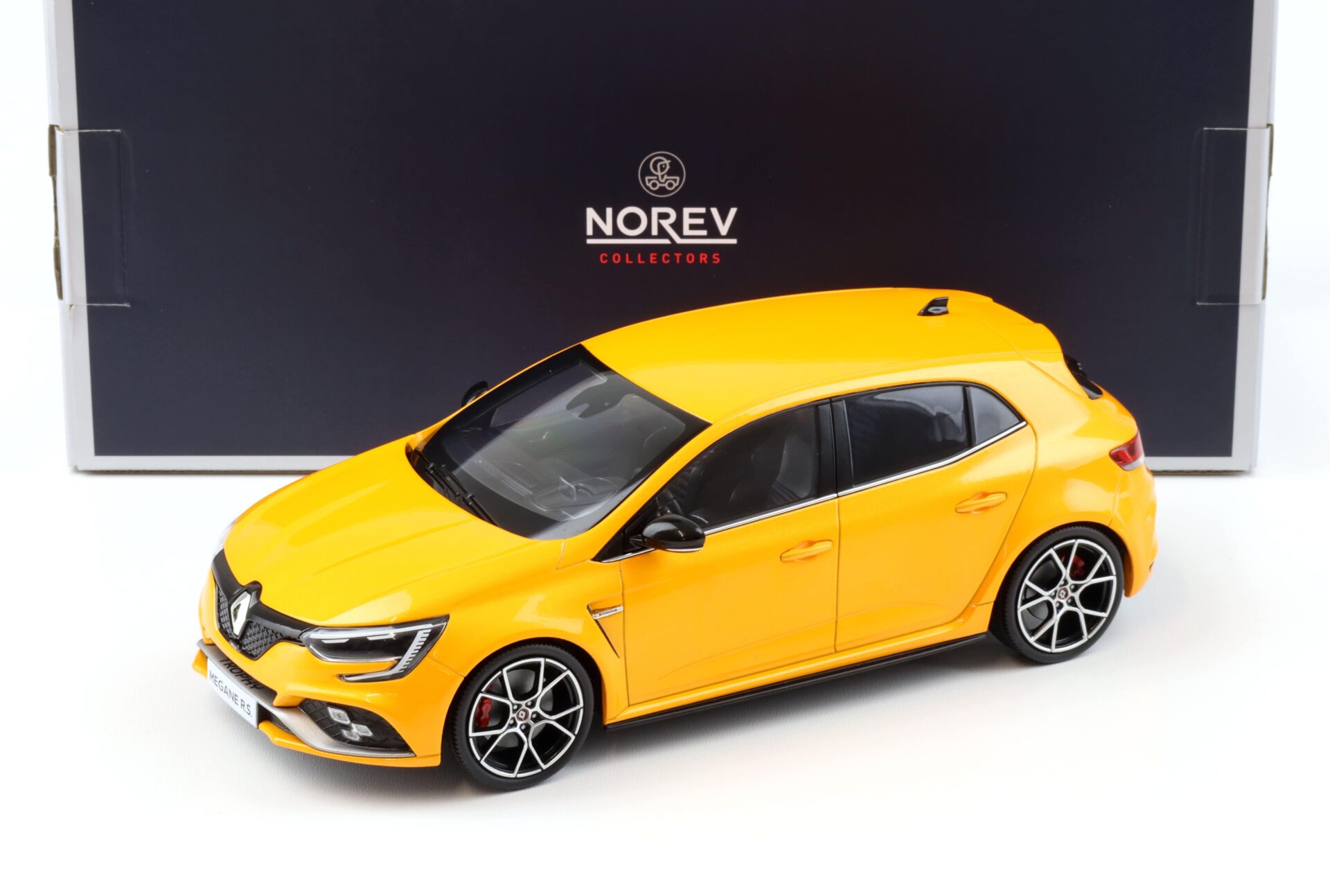 ID 93435 orig.jpg 1:18 Norev Renault Megane R.S. Trophy 2022 Tonic orange 185399