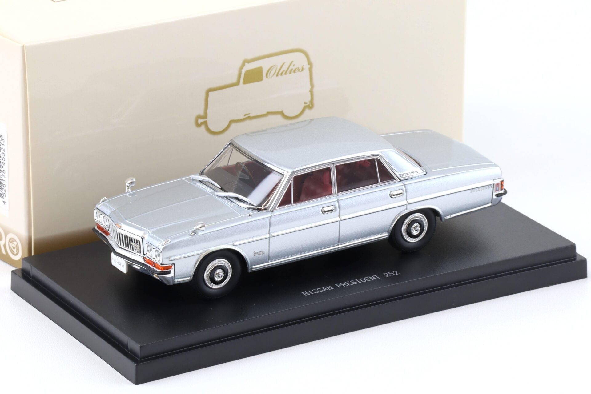 ID 93557 orig 1.jpg 1:43 Ebbro Nissan President 252 Limousine silver metallic