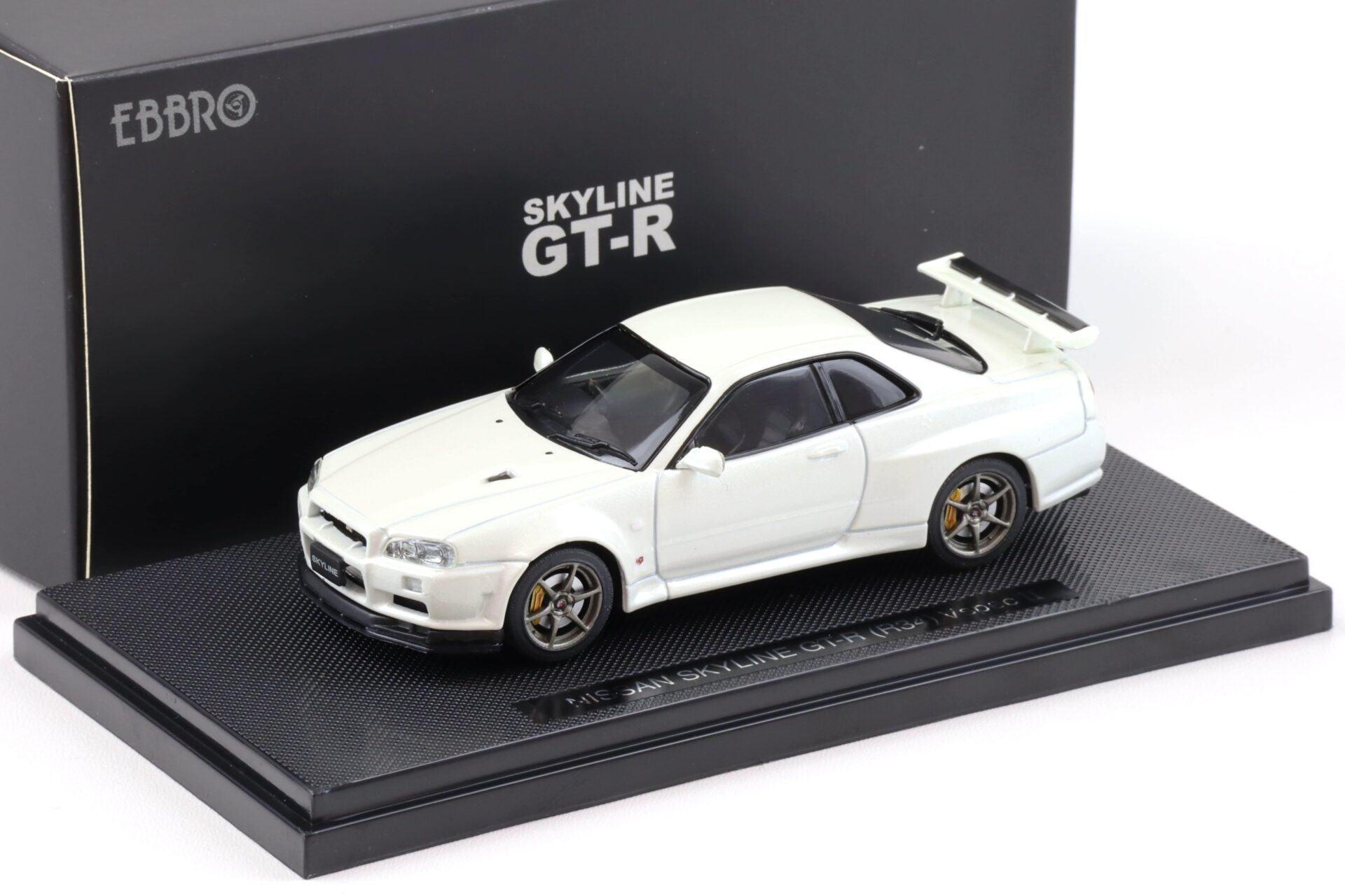 1:43 Ebbro Nissan Skyline GT-R (R34) Vspec II white – Premium