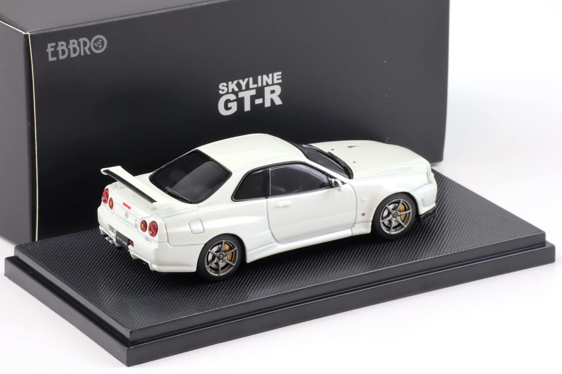 1:43 Ebbro Nissan Skyline GT-R (R34) Vspec II white – Premium