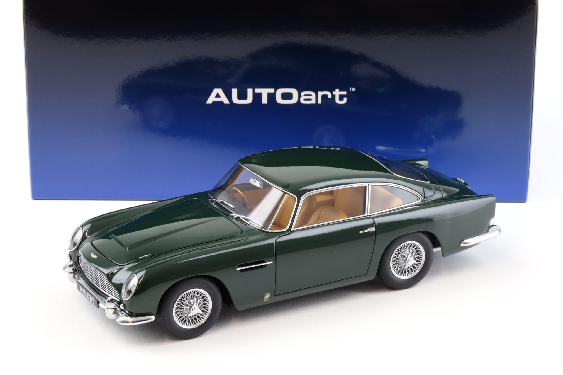 ID 94616 orig.jpg 1:18 AUTOart Aston Martin DB5 Coupe 1964 British Racing green 70286