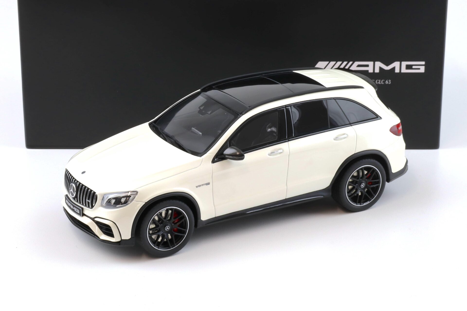 ID 94663 orig.jpg 1:18 GT Spirit Mercedes GLC 63 AMG X253 designo diamond white DEALER VERSION