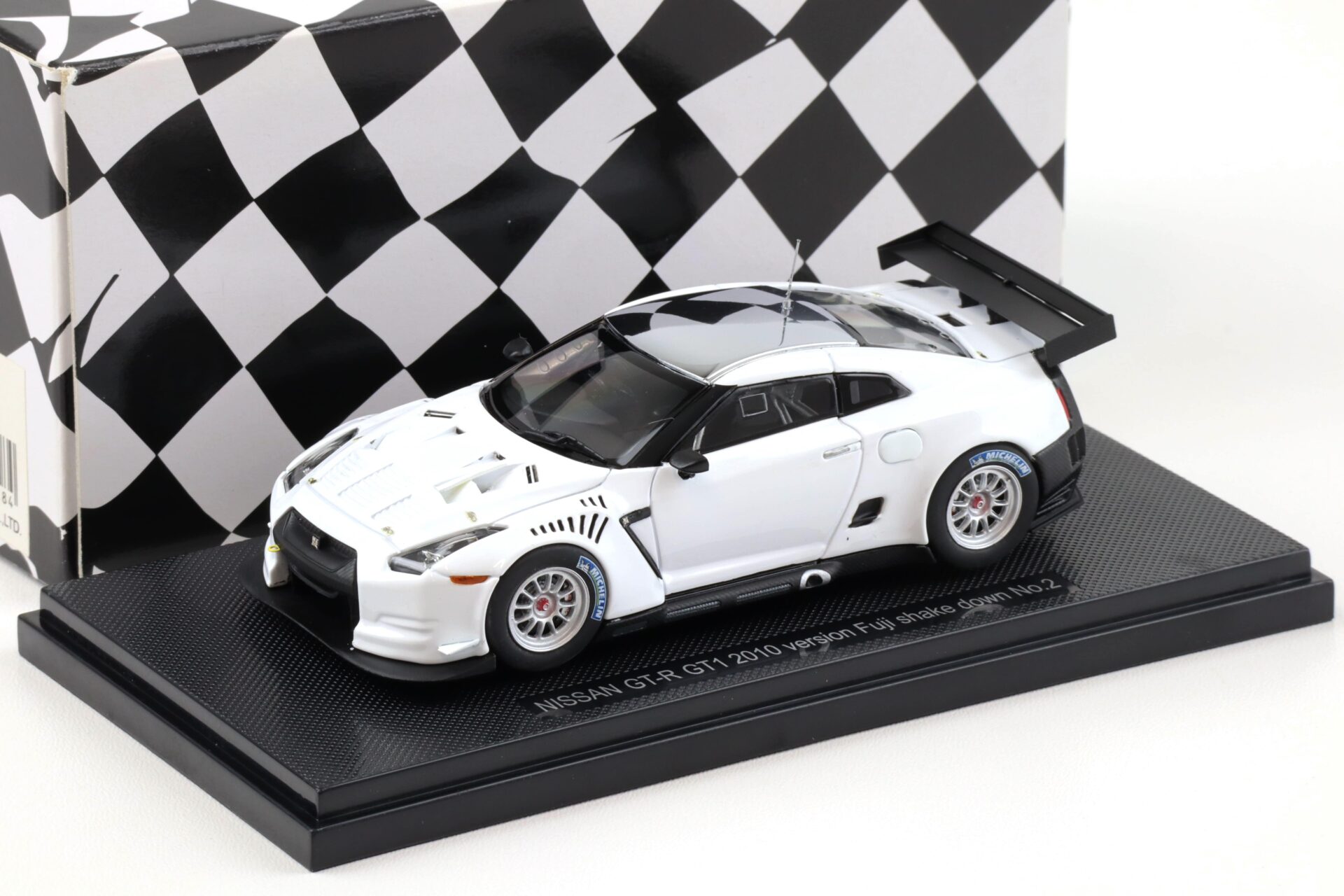 ID 94697 orig.jpg 1:43 Ebbro Nissan GT-R GT1 2010 Fuji shake down #2 plain white