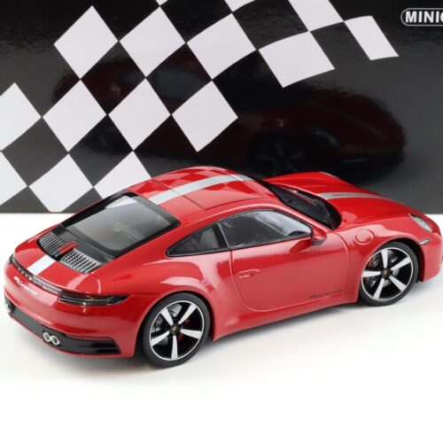 1:18 Minichamps Porsche 911 (992) Carrera 4S Coupe 2019 Karmin red