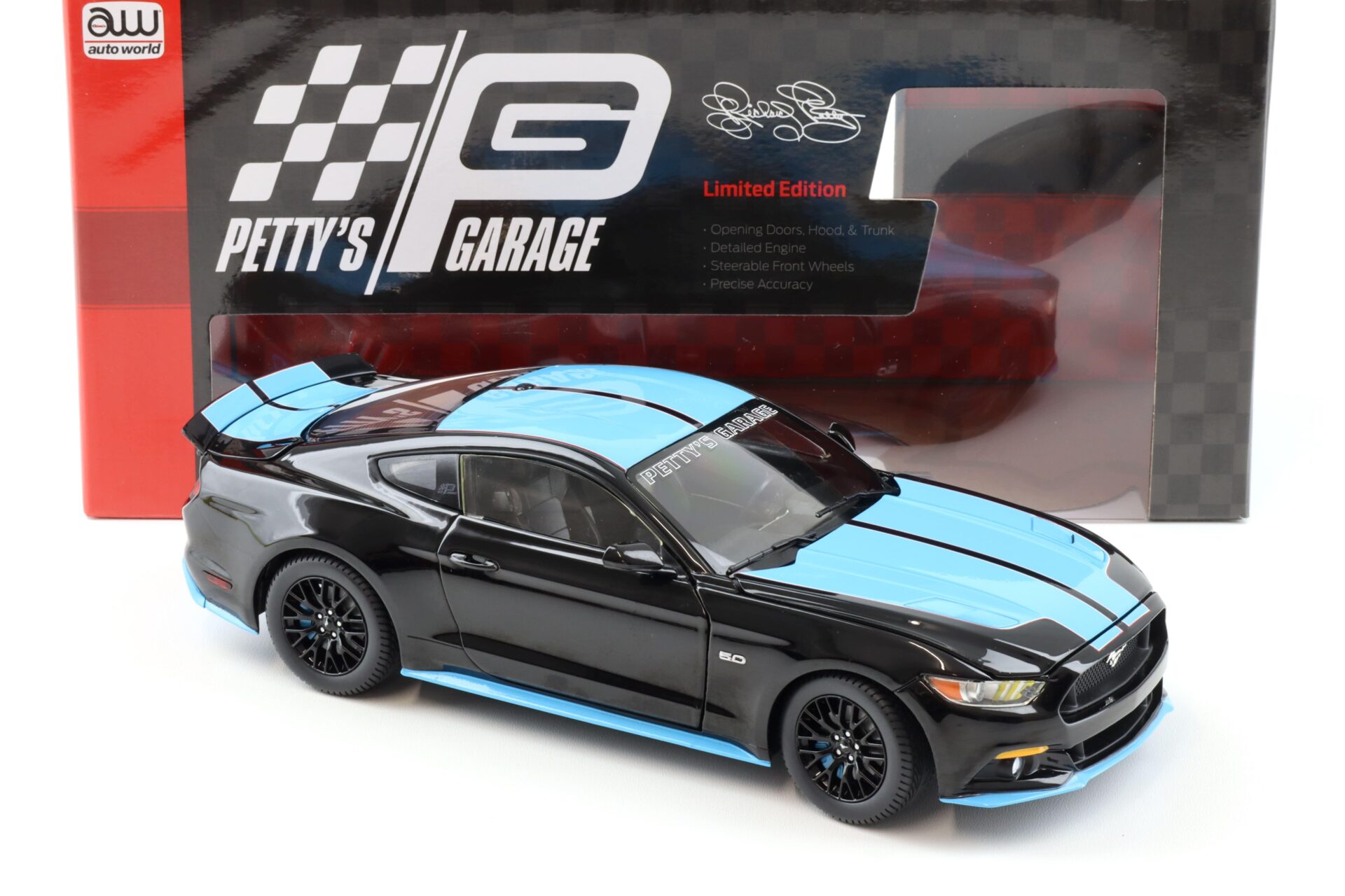 1:18 Auto World 2016 Ford Mustang GT 5.0 Coupe Petty´s Garage black/ blue