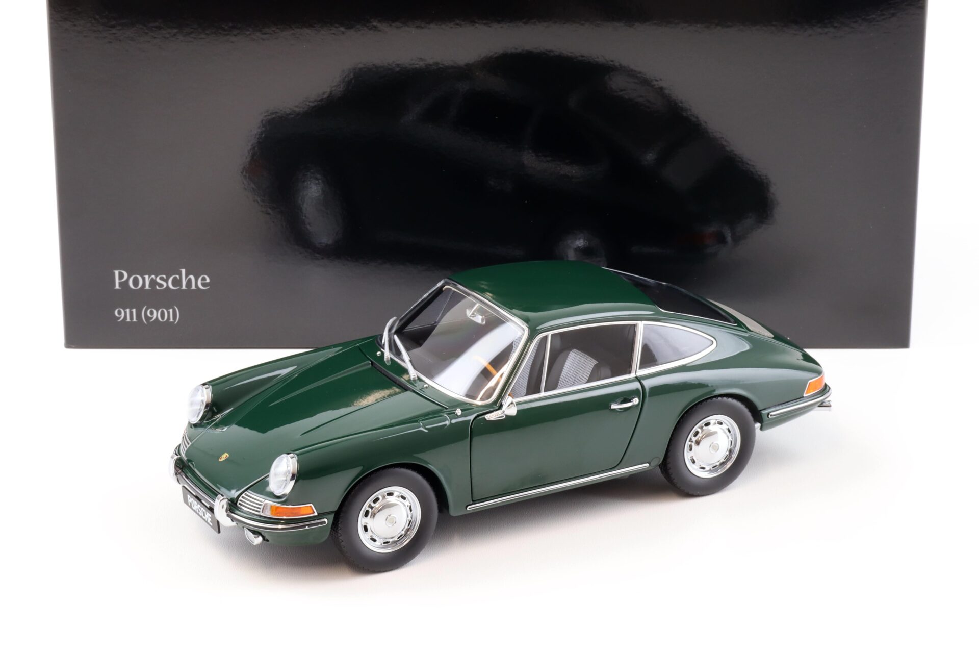 ID 95598 orig.jpg 1:18 Kyosho Porsche 911 (901) Coupe 1964 Irish green 08969G