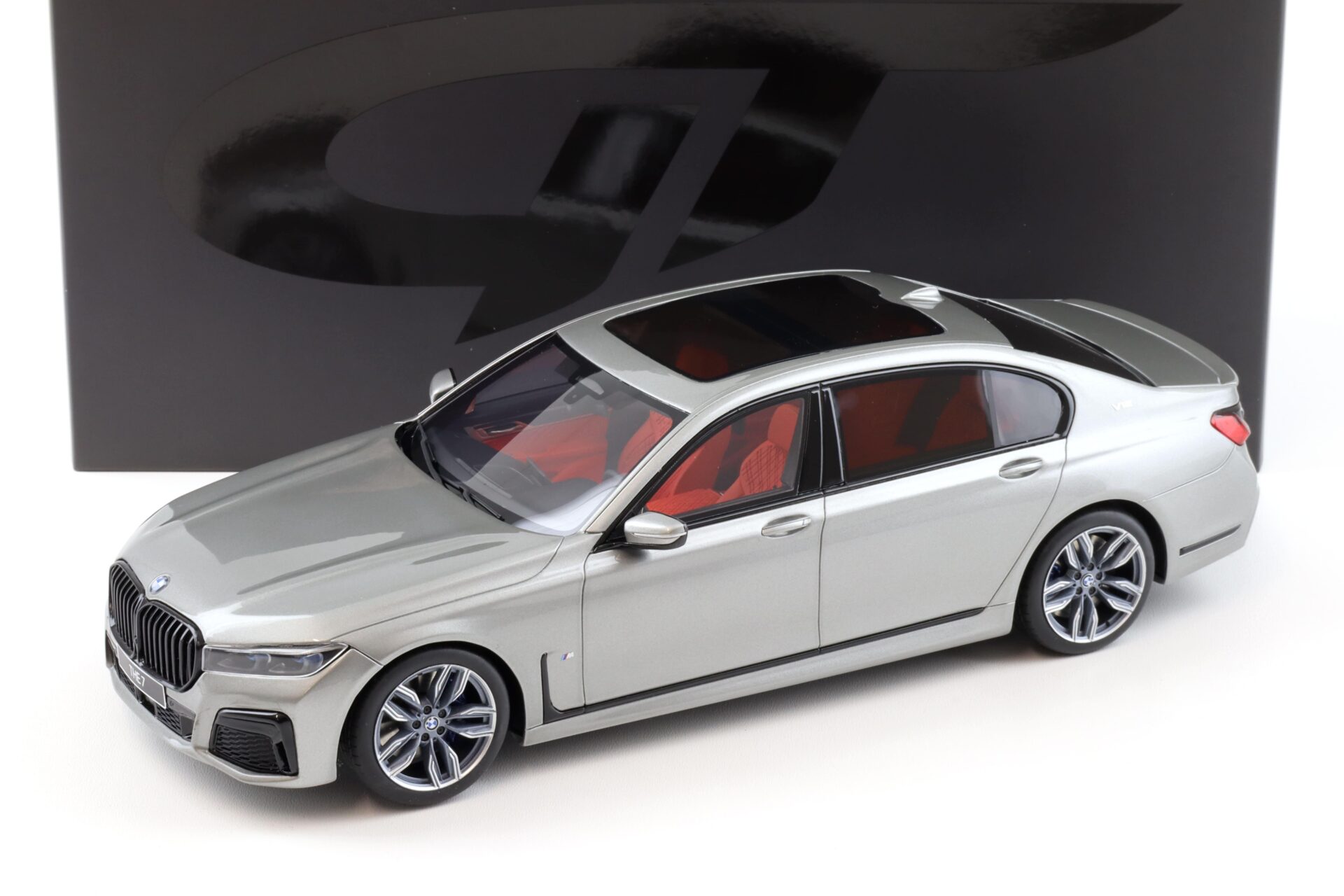 ID 95668 orig.jpg 1:18 GT Spirit GT478 BMW 7 Series G12 M760i V12 Final Edition Donington grey 2020