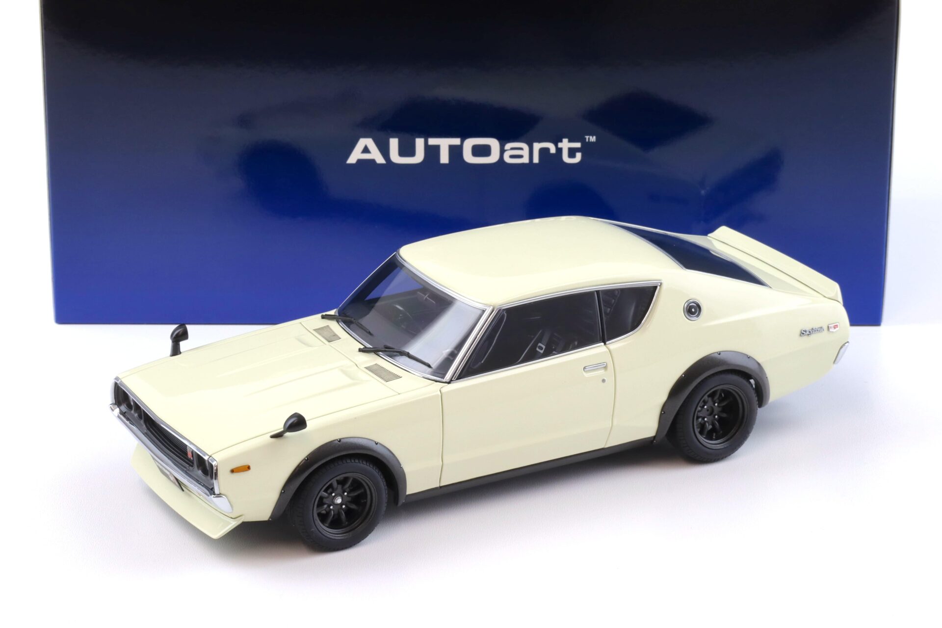 ID 95943 orig.jpg 1:18 AUTOart Nissan Skyline 2000 GT-R (KPGC110) Tuned Version white 77467