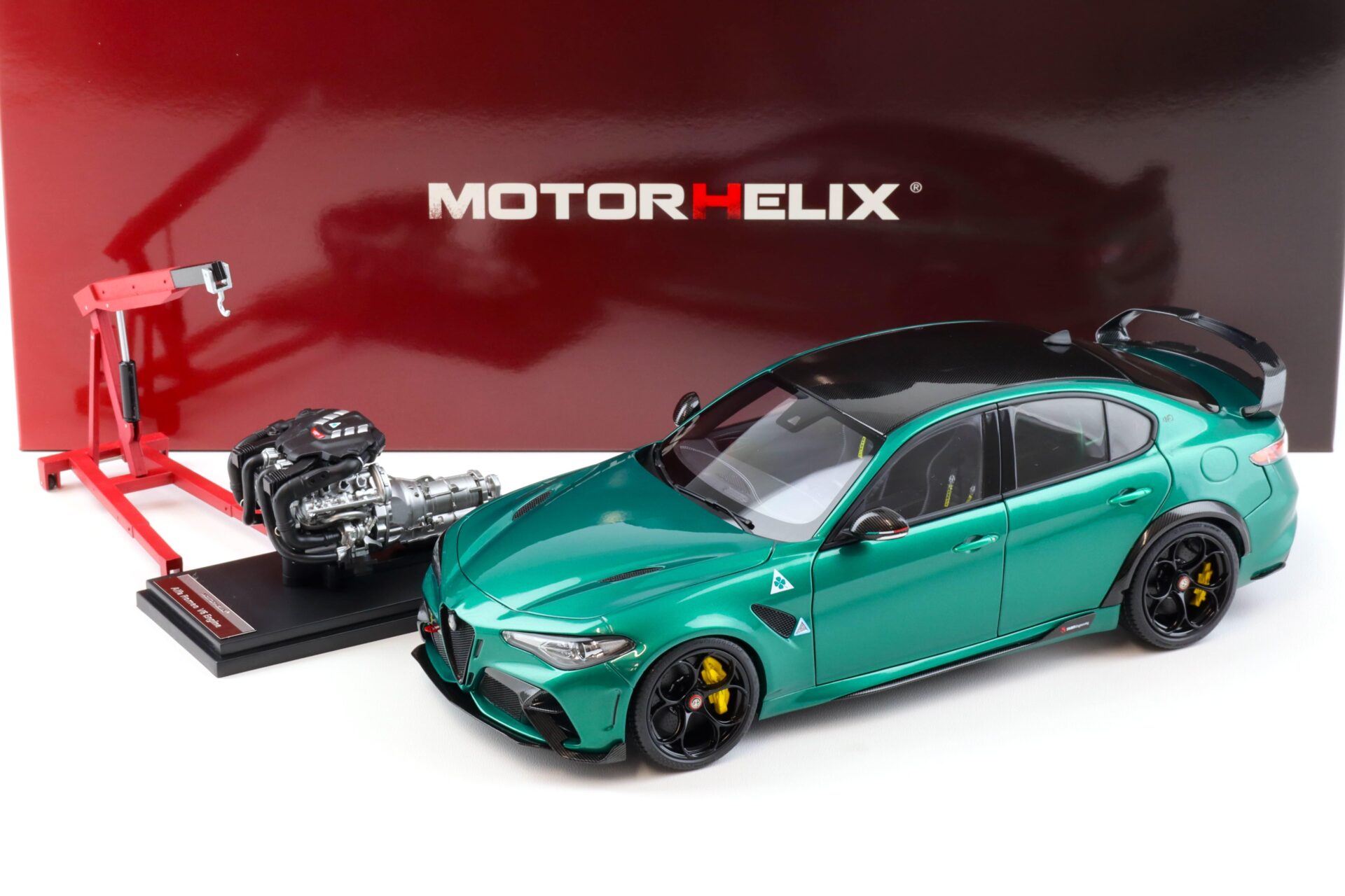 ID 95975 orig.jpg 1:18 Motorhelix Alfa Romeo Giulia GTAm Montreal green + engine Die-Cast M89008