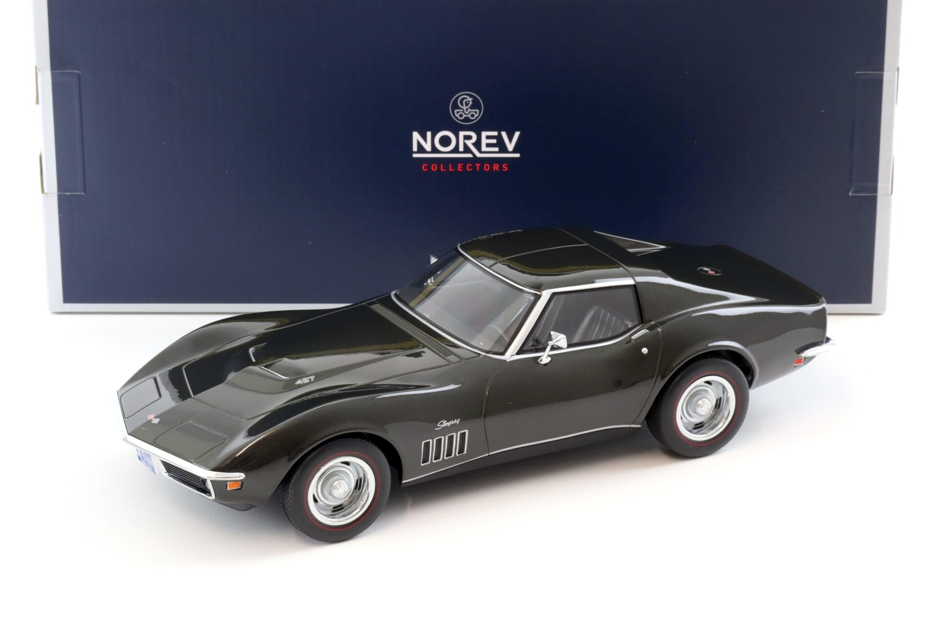 ID 96616 orig.jpg 1:18 Norev Chevrolet Corvette C3 Coupe 1969 dark green metallic