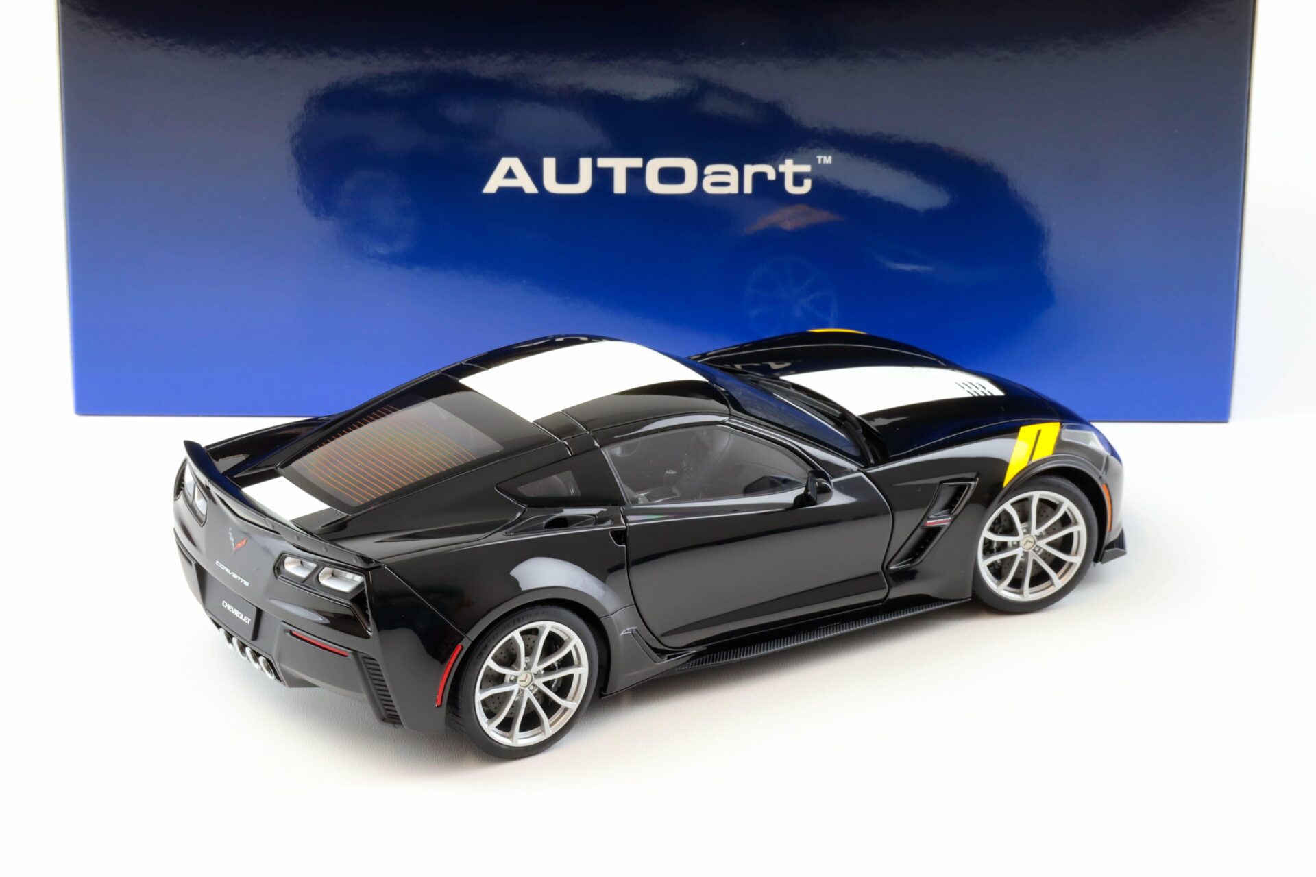 1:18 AUTOart Chevrolet Corvette C7 Grand Sport black/ white stripes