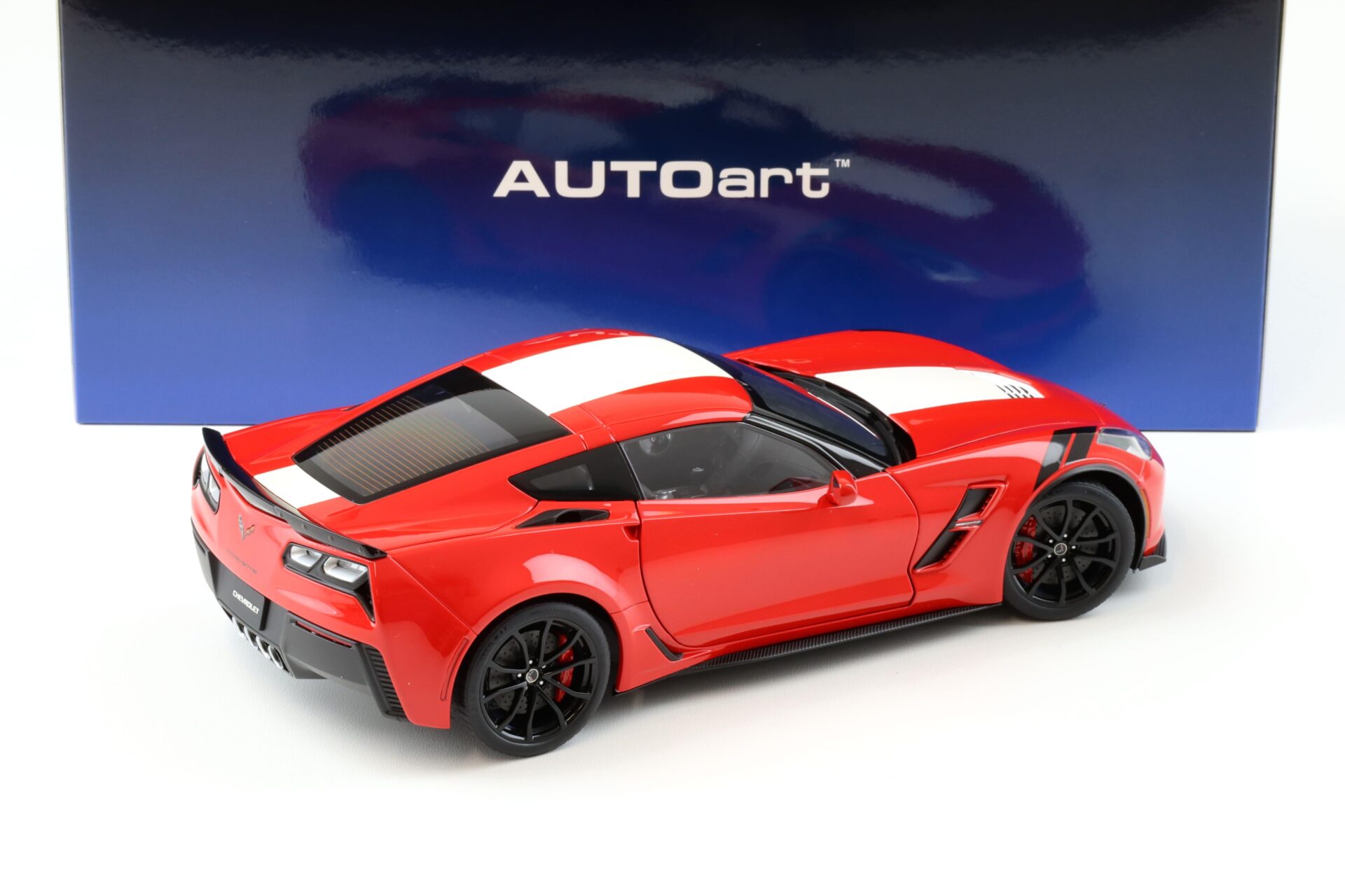 1:18 AUTOart Chevrolet Corvette C7 Grand Sport red/ white stripes