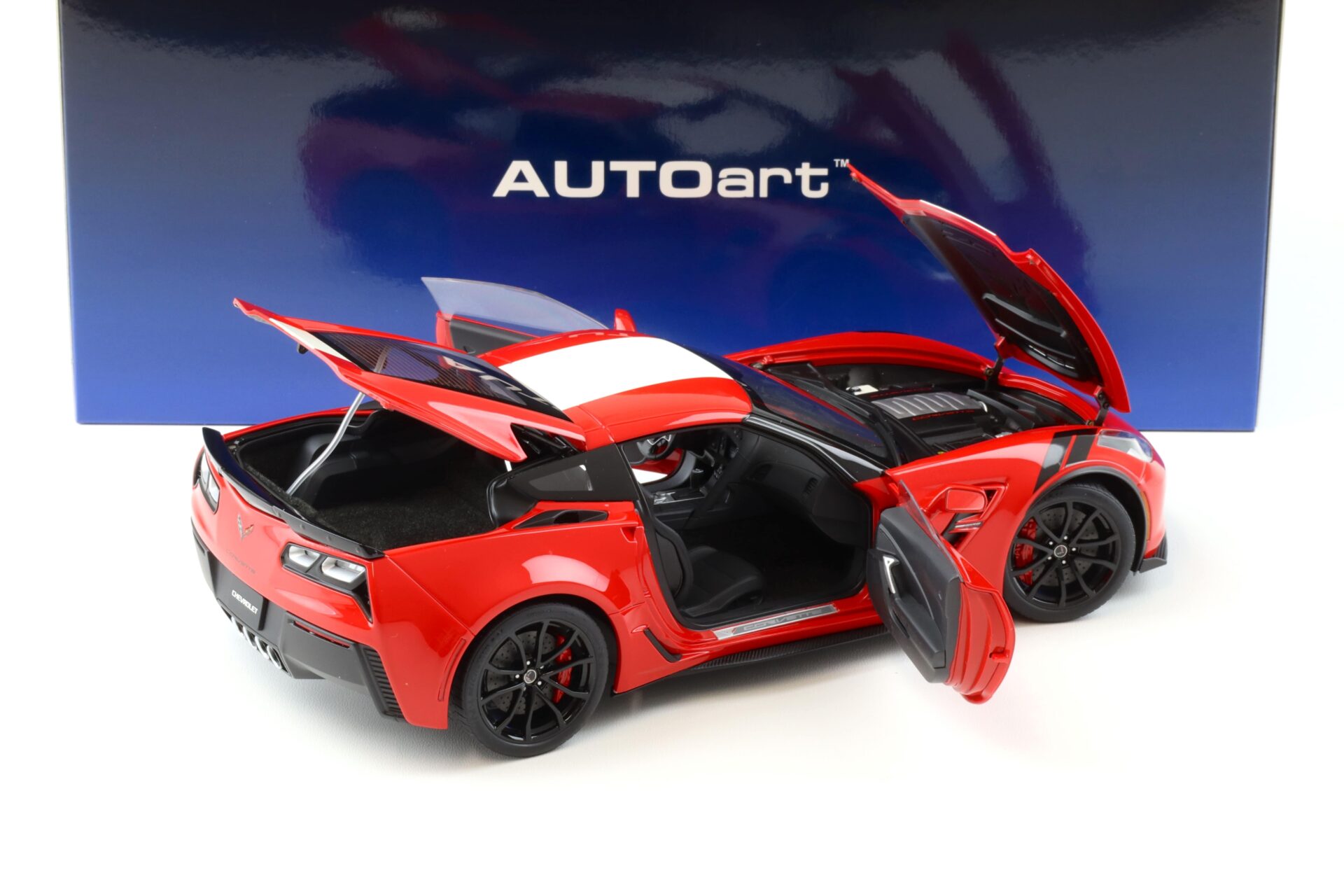 1:18 AUTOart Chevrolet Corvette C7 Grand Sport red/ white stripes