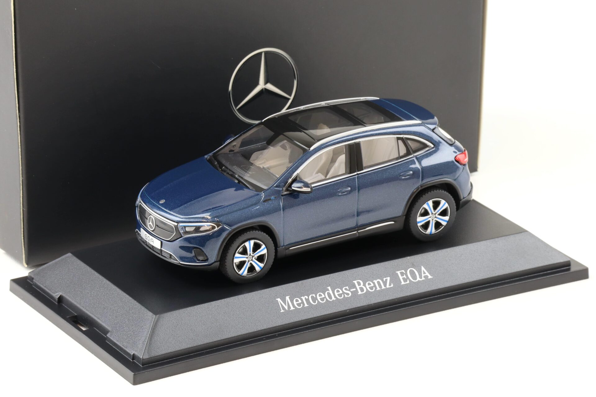 ID 97885 orig.jpg 1:43 Herpa Mercedes EQA H243 Denim blue 2021 DEALER VERSION
