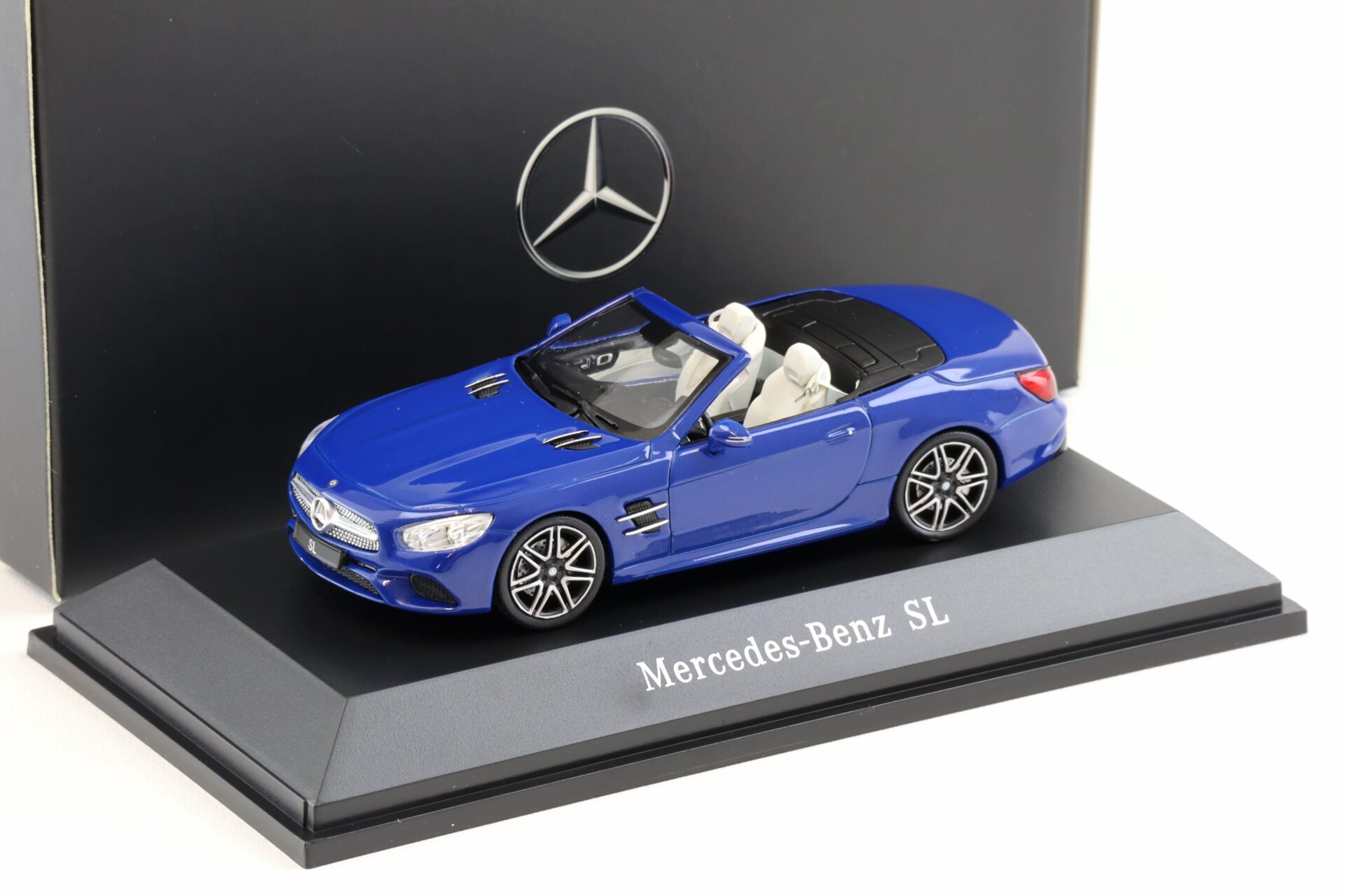1:43 Spark Minimax Mercedes SL R231 Mopf Brillant blue DEALER VERSION
