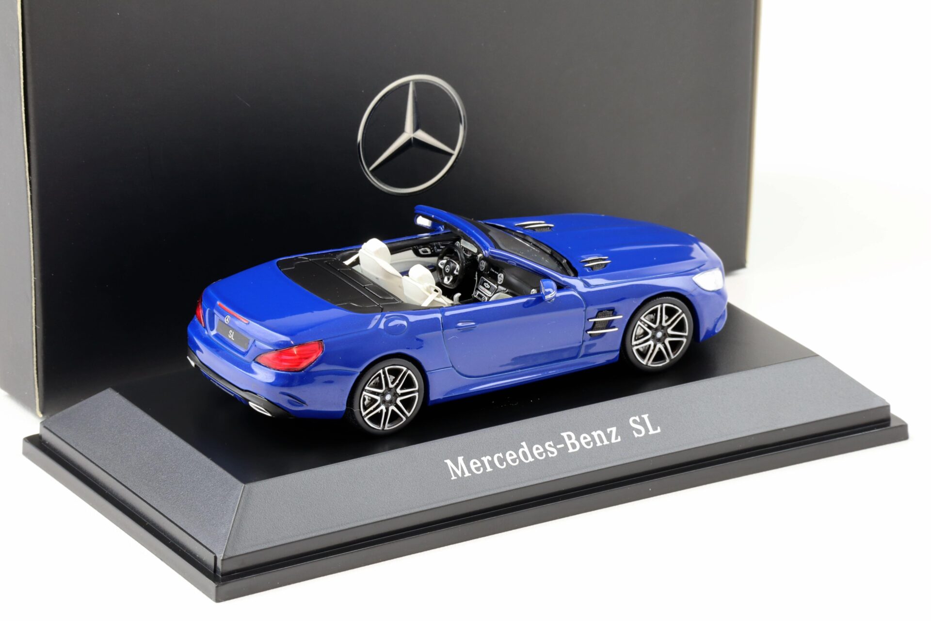 1:43 Spark Minimax Mercedes SL R231 Mopf Brillant blue DEALER VERSION