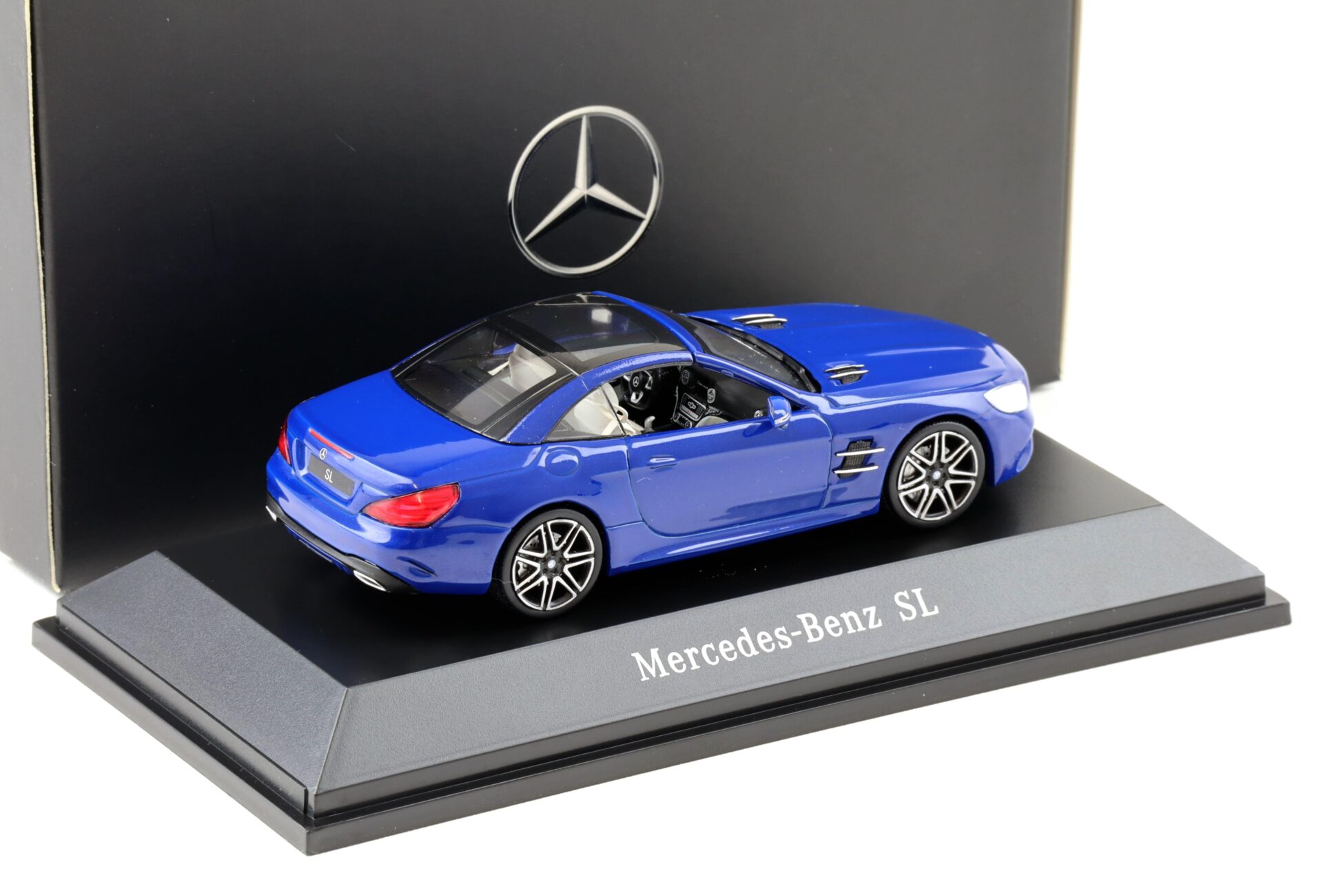 1:43 Spark Minimax Mercedes SL R231 Mopf Brillant blue DEALER VERSION