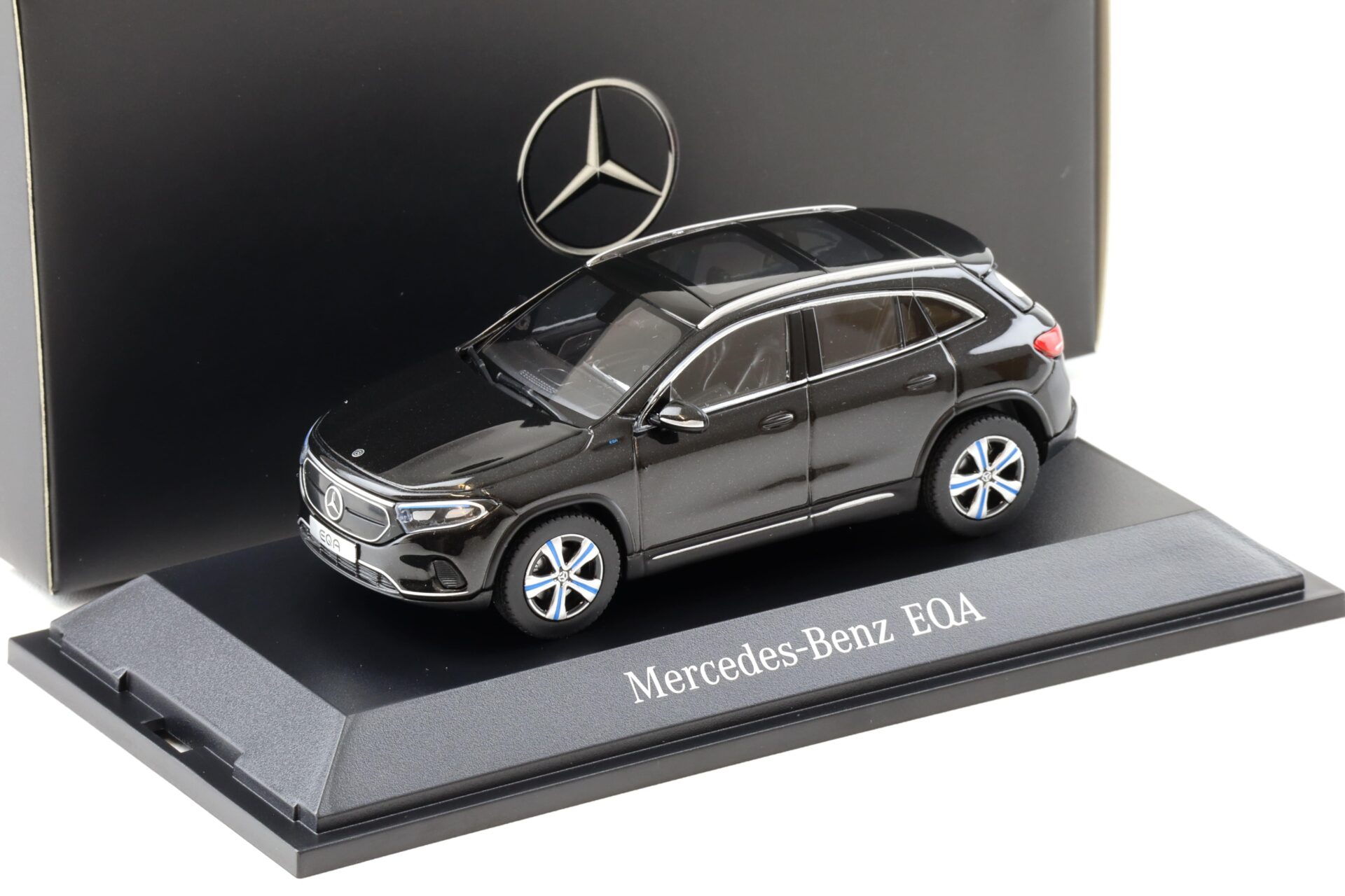 ID 98028 orig 1.jpg 1:43 Herpa Mercedes EQA H243 Cosmos black 2021 DEALER VERSION