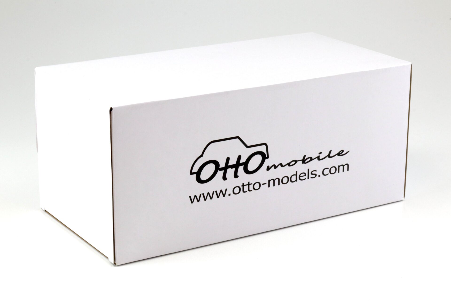 1:18 OTTO mobile OT916 Audi S8 (D2) 4.2 V8 Limousine Racing green 2001