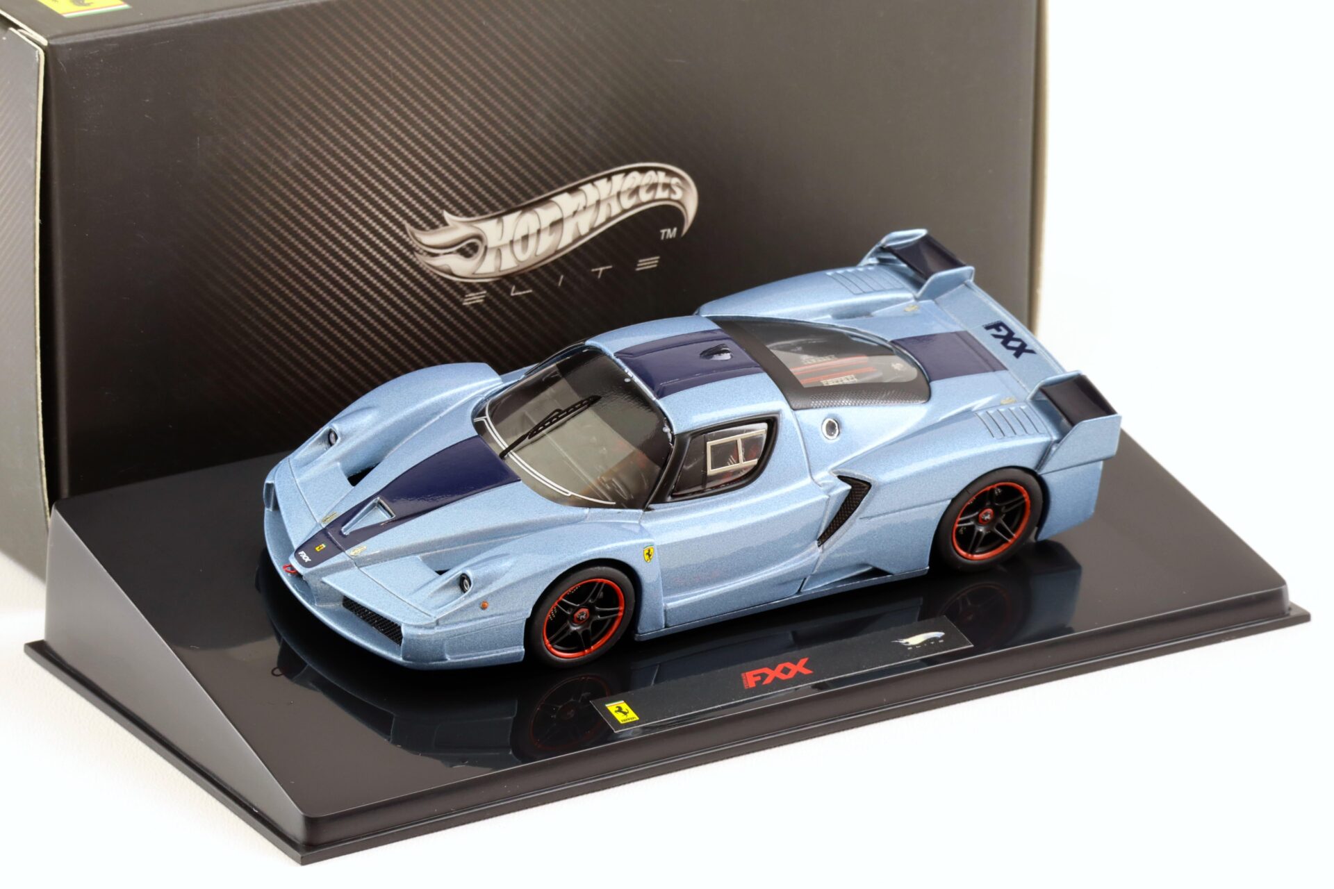 ID 98722 orig.jpg 1:43 Hot Wheels Elite Ferrari FXX light blue/ blue stripe N5611