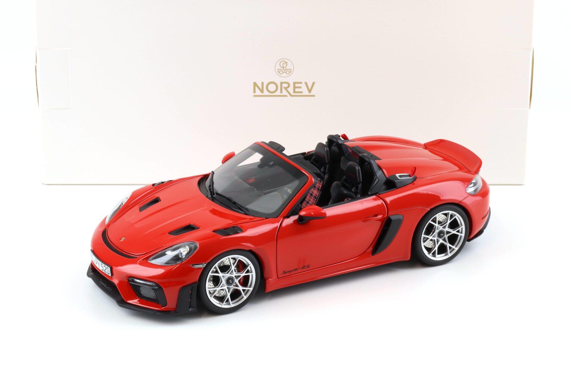 ID 99267 orig 1.jpg 1:18 Norev Porsche 718 Spyder RS 2023 Guards red