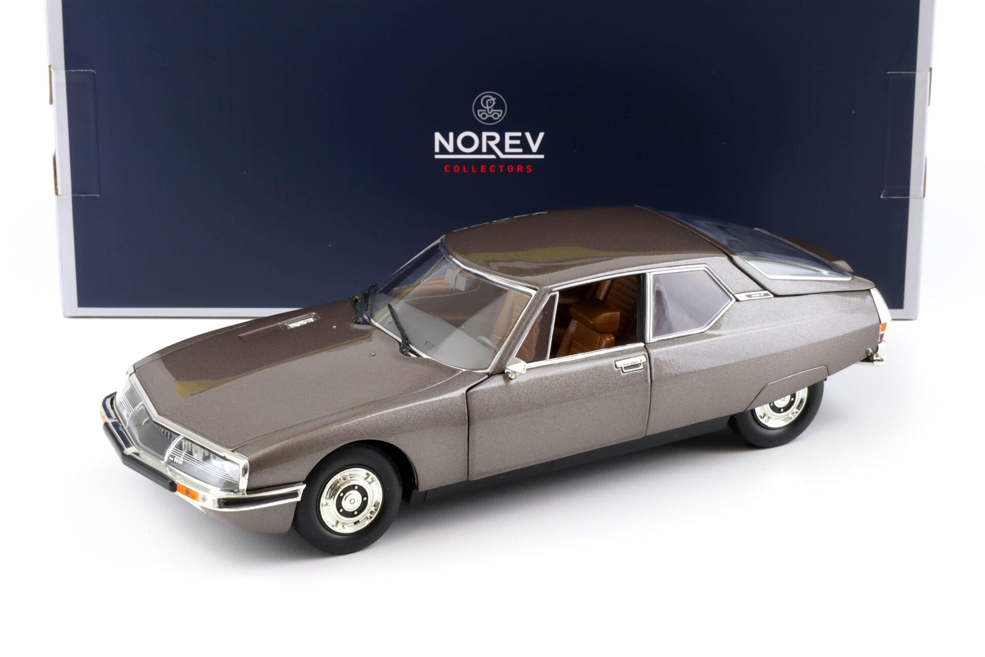 ID 99273 orig.jpg 1:18 Norev Citroen SM 1971 Scarabee brown metallic 181583