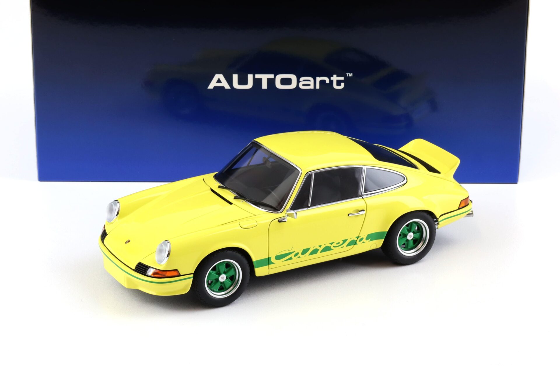 ID 99307 orig.jpg 1:18 AUTOart Porsche 911 Carrera RS 2.7 light yellow/ green stripes 78033
