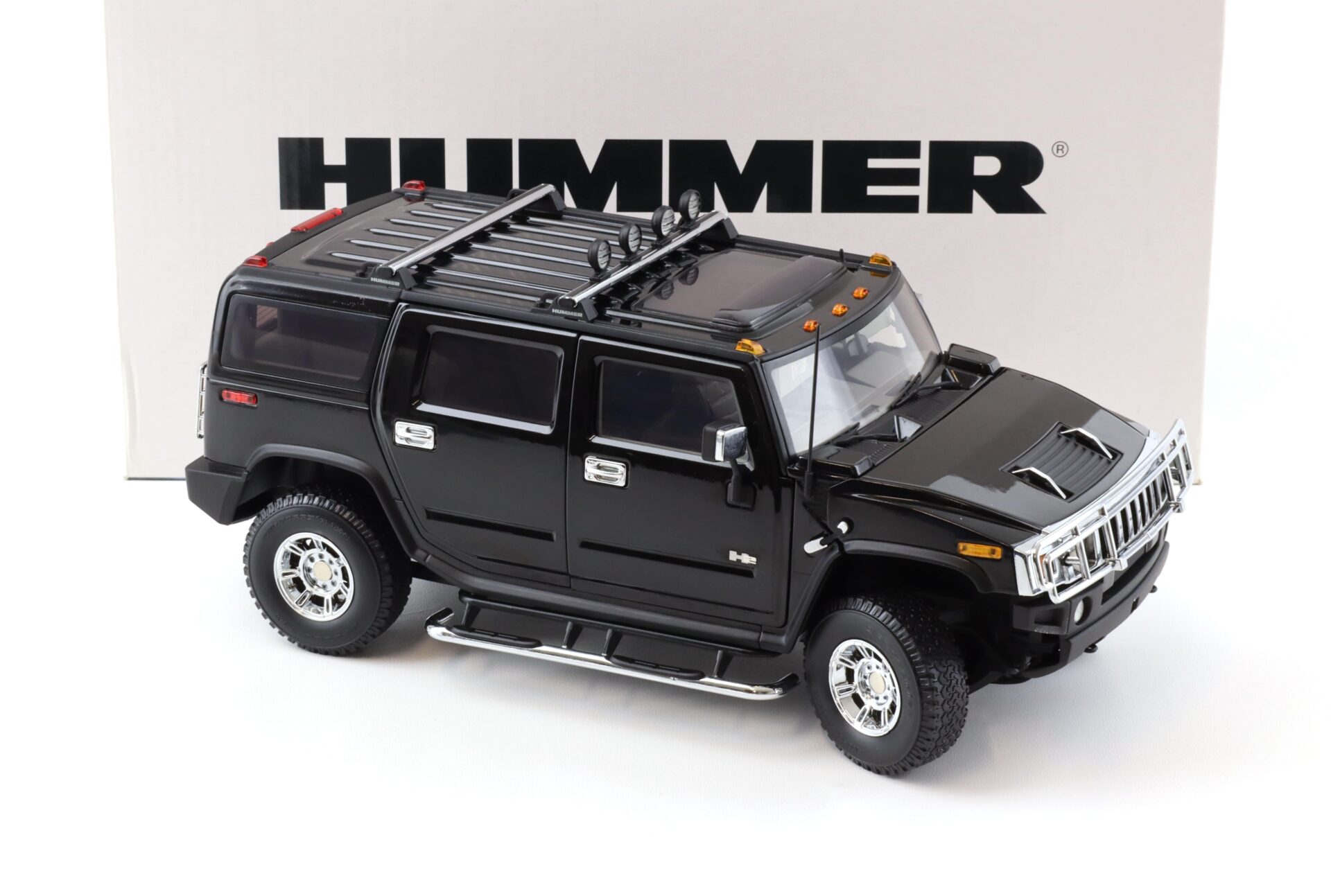 1:18 Highway61 Hummer H2 black 2005 – Premium-Modelcars