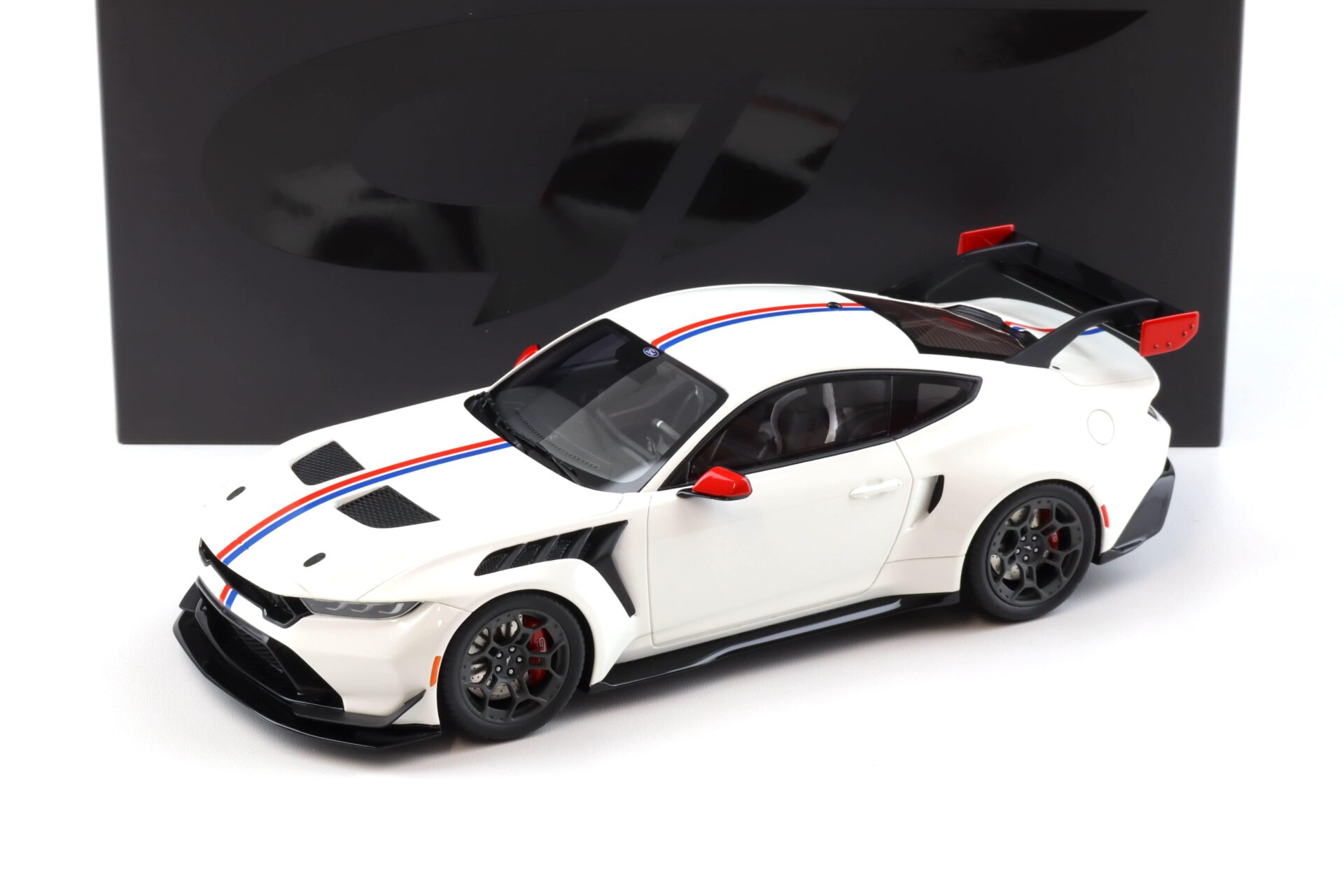 ID 103212 orig.jpg 1:18 GT Spirit GT956 Ford Mustang Performance Spirit of America white 2025
