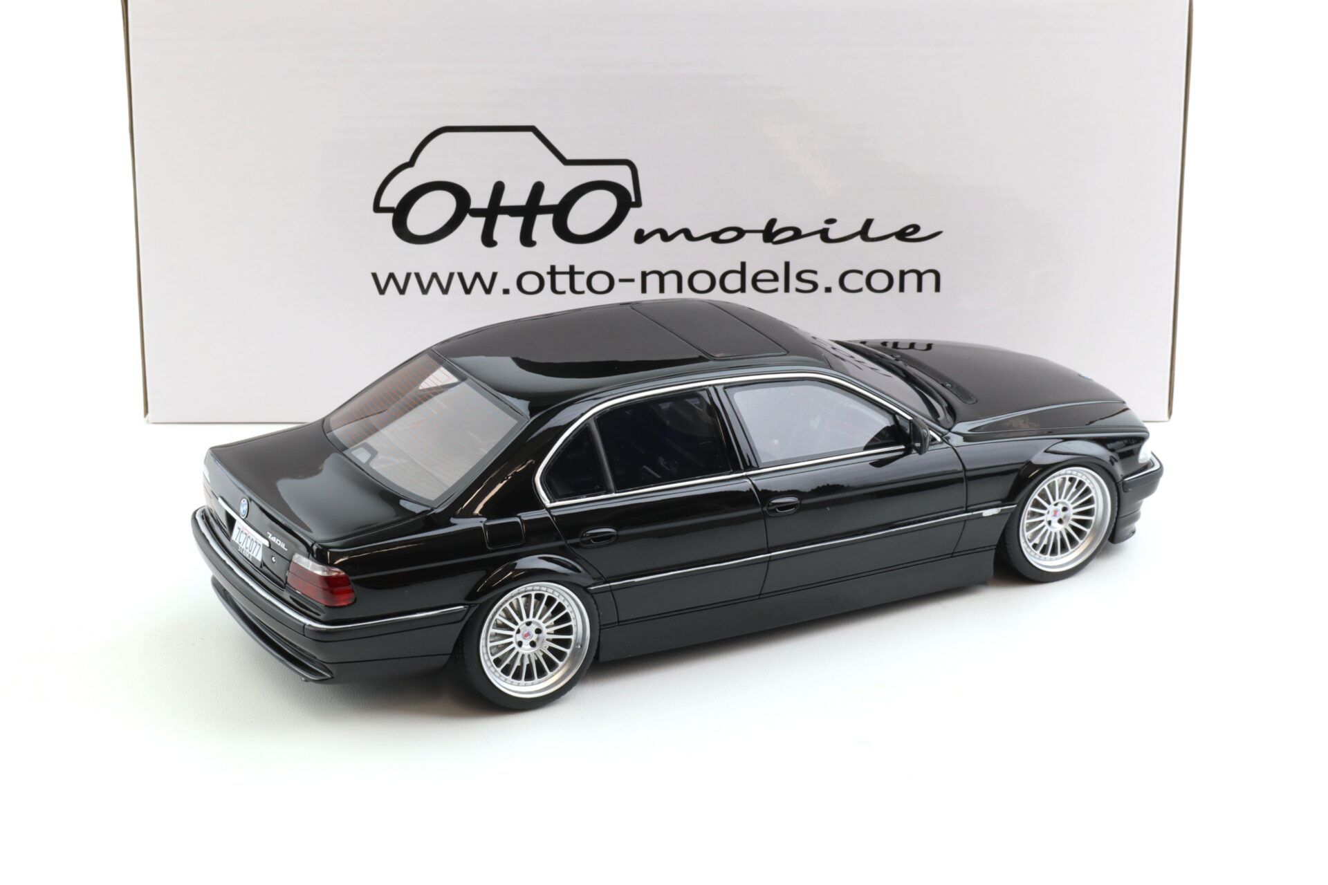 1:18 OTTO mobile OT1150 BMW 740iL E38 Limousine LOW STANCE black 2000