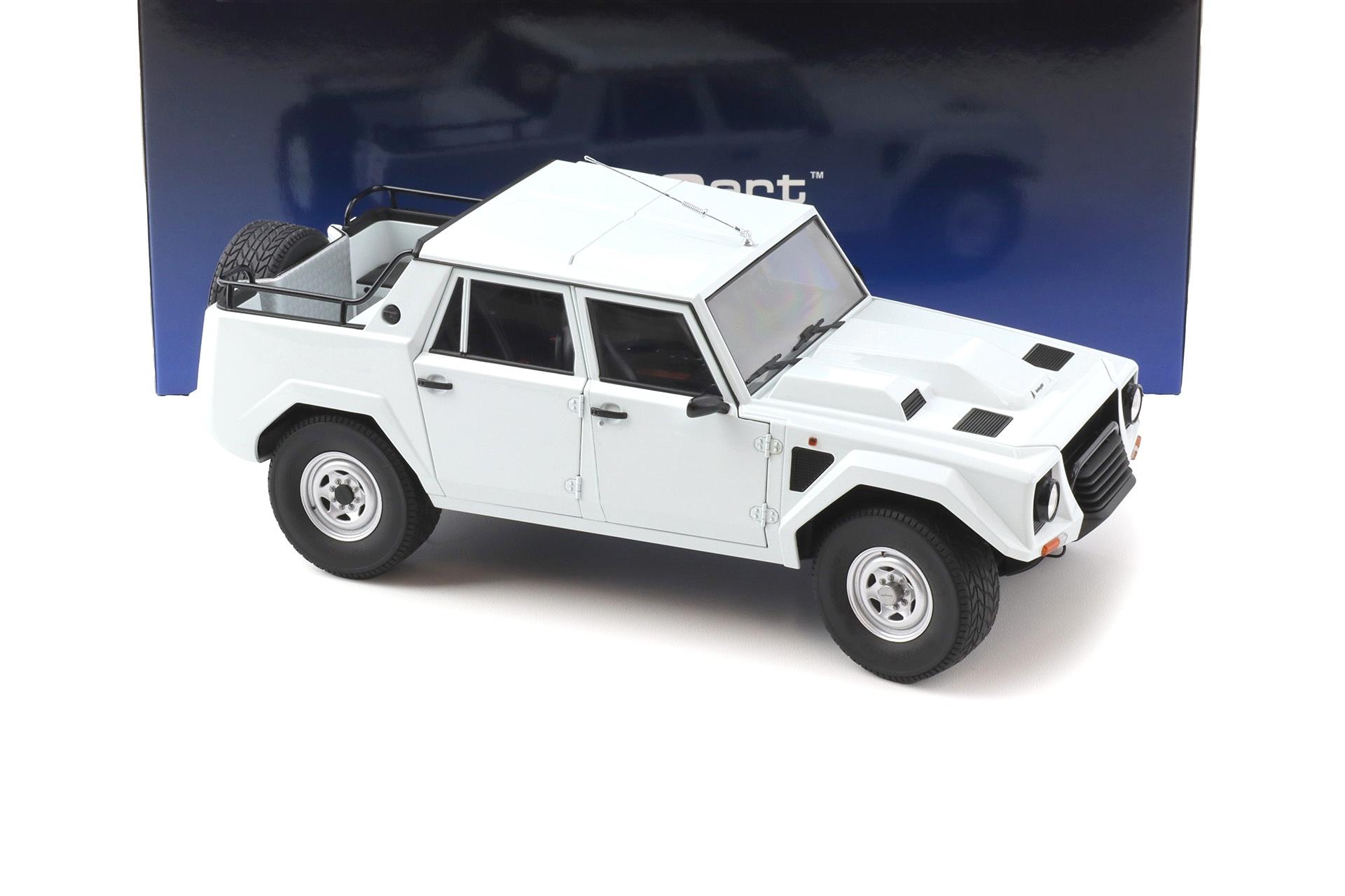 1:18 AUTOart Lamborghini LM002 Bianco Polo Park white 1986