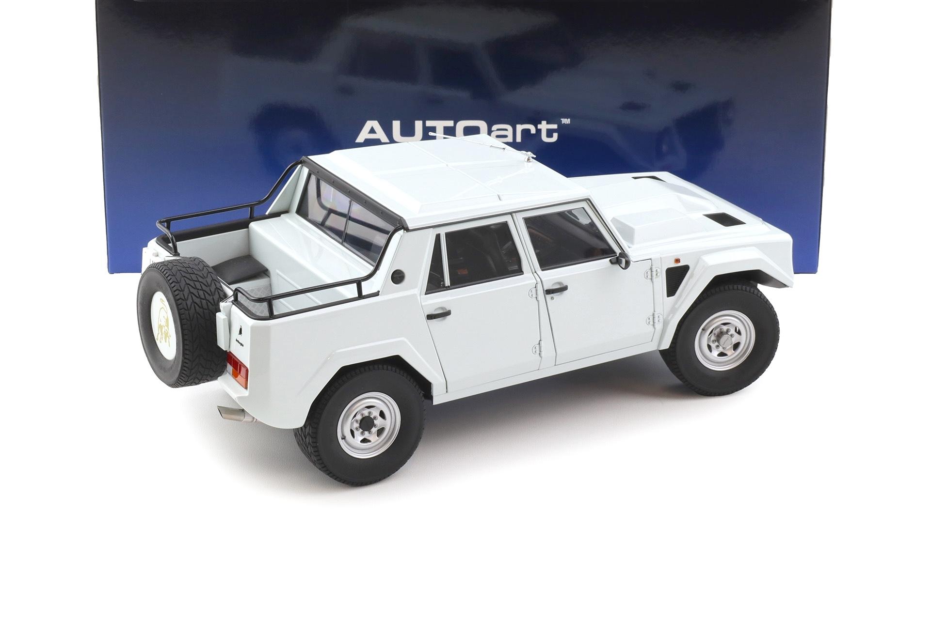 1:18 AUTOart Lamborghini LM002 Bianco Polo Park white 1986