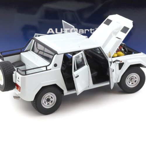 1:18 AUTOart Lamborghini LM002 Bianco Polo Park white 1986