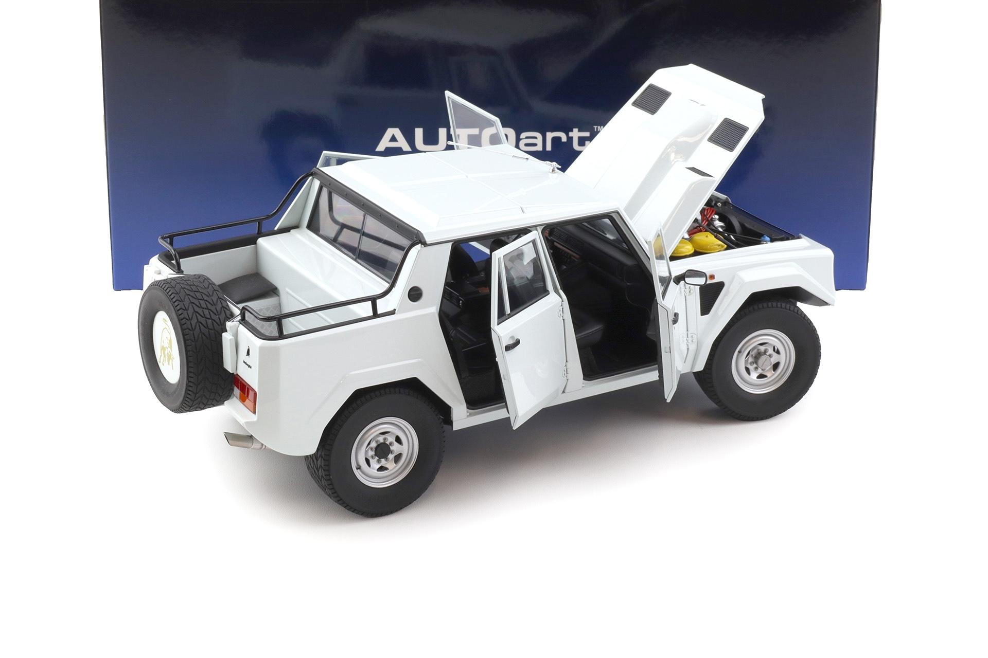 1:18 AUTOart Lamborghini LM002 Bianco Polo Park white 1986