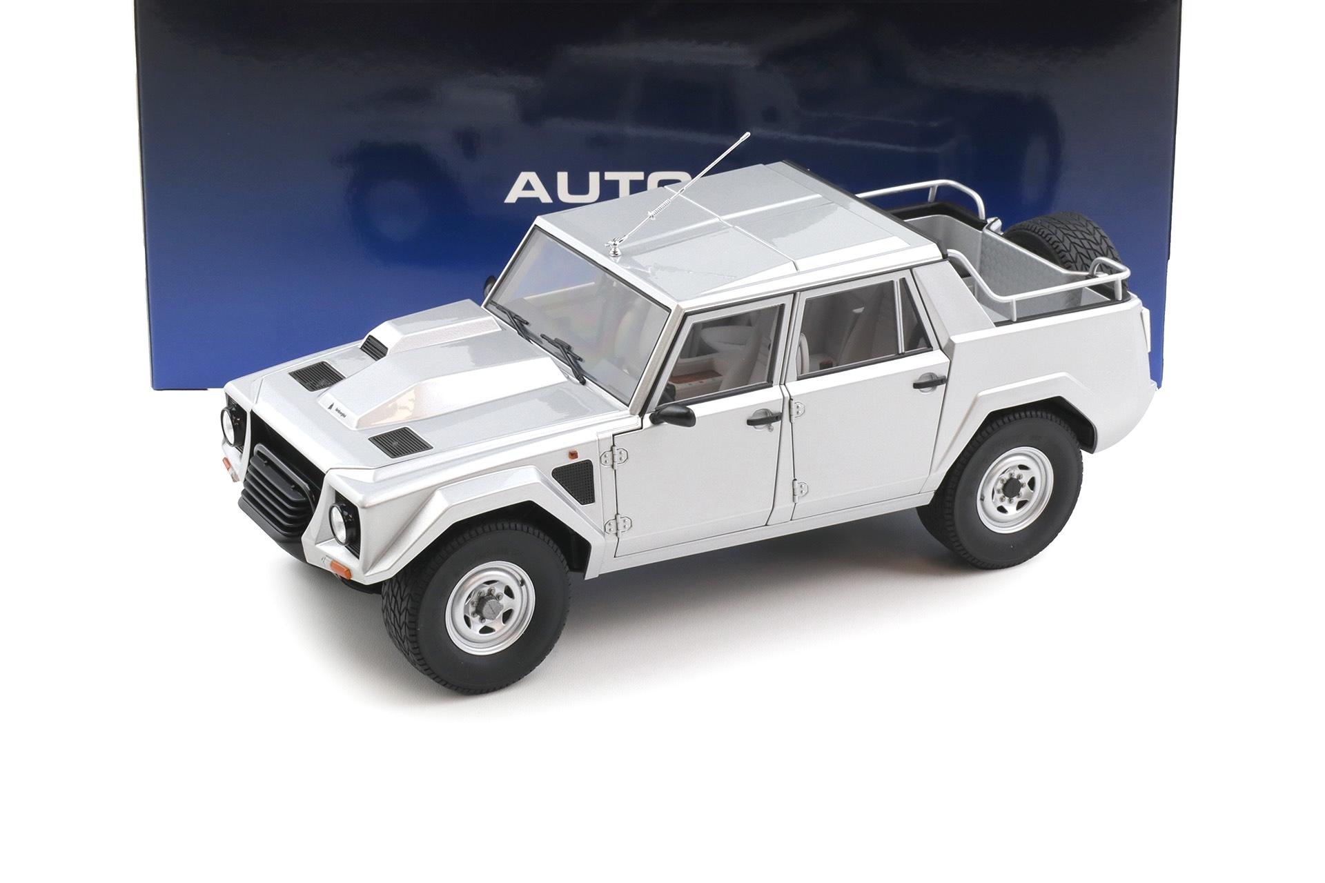 ID 114417 orig.jpg 1:18 AUTOart Lamborghini LM002 Argento metallic silver 1986