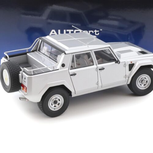 1:18 AUTOart Lamborghini LM002 Argento metallic silver 1986
