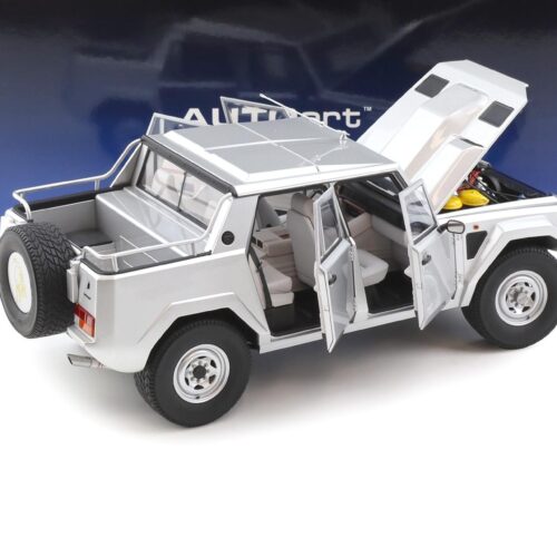 1:18 AUTOart Lamborghini LM002 Argento metallic silver 1986