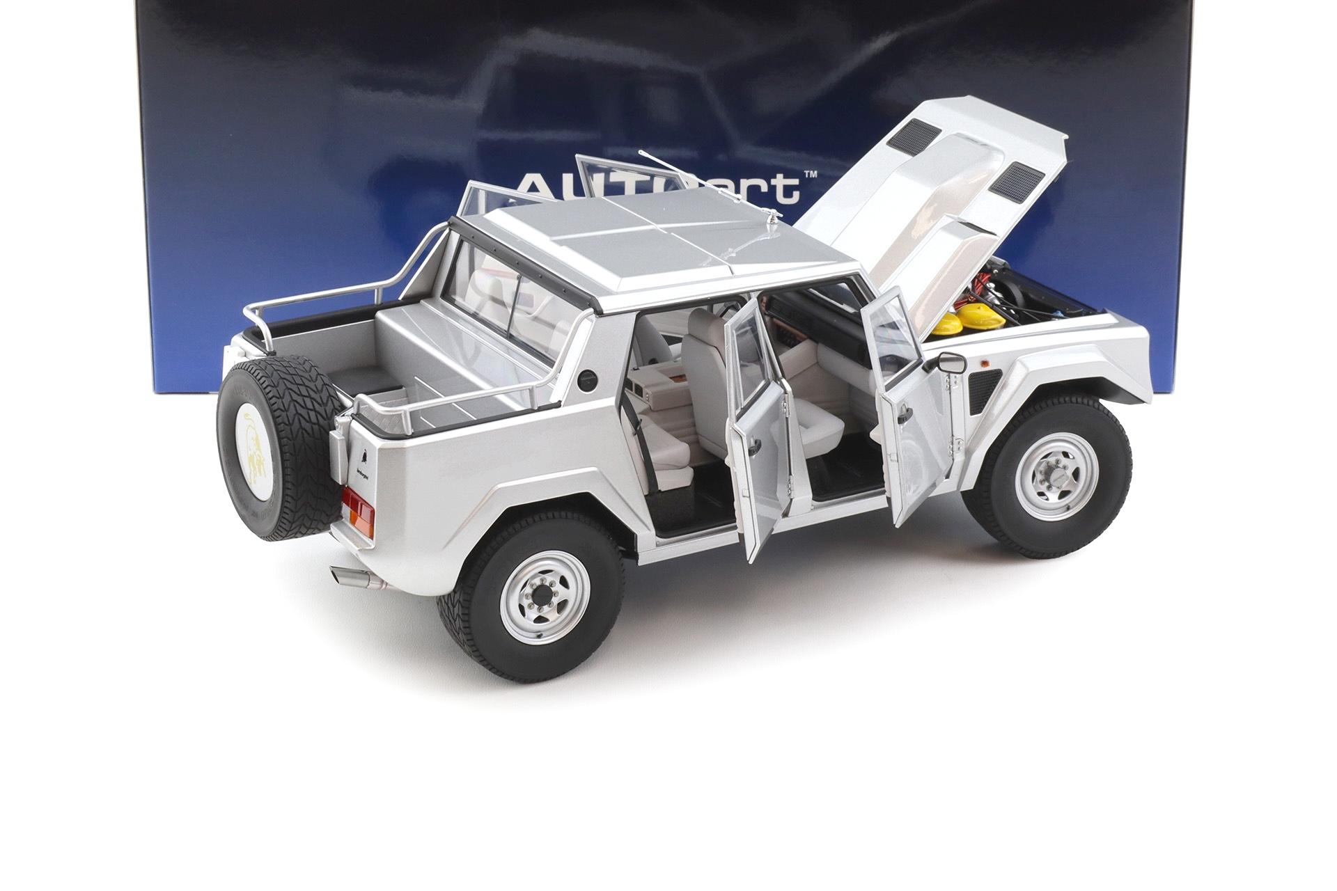 1:18 AUTOart Lamborghini LM002 Argento metallic silver 1986