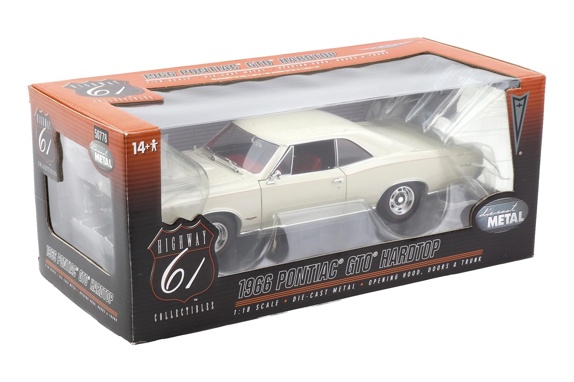1:18 Highway61 Pontiac GTO Hardtop Coupe 1966 beige/ red interior