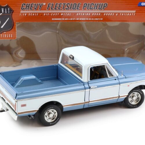 1:18 Highway61 Chevrolet Fleetside C-10 Pickup 1972 Glacier blue/ white