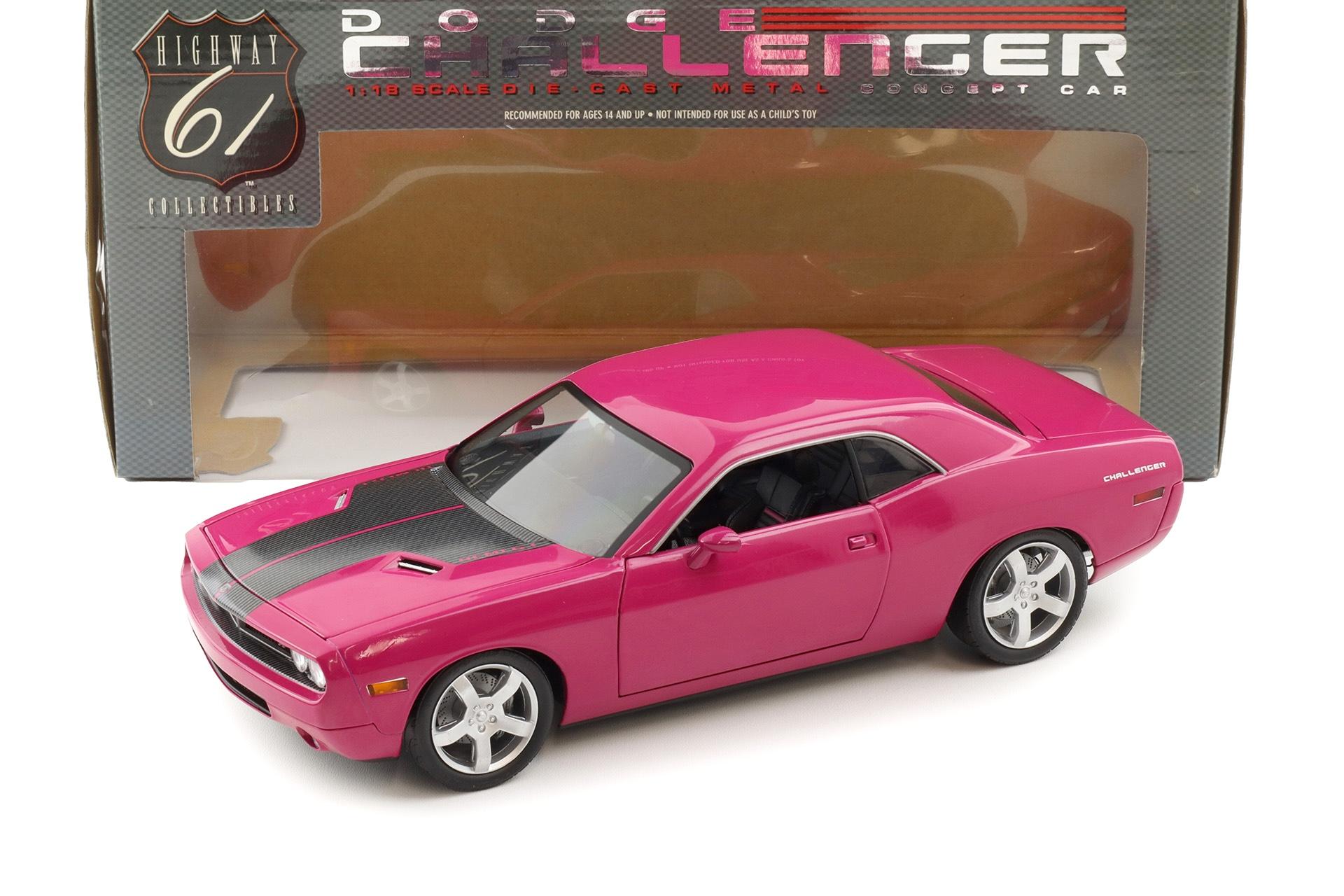 1:18 Highway61 Dodge Challenger Coupe Concept Car 2005 Panther pink