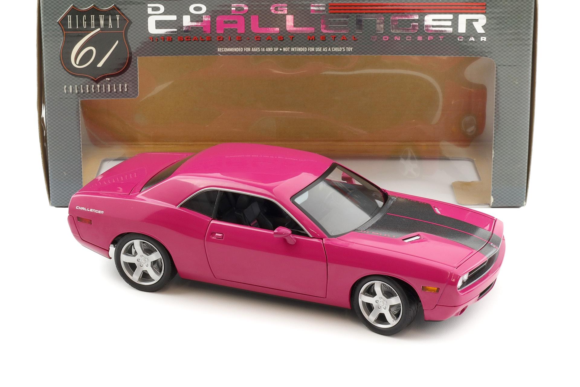 1:18 Highway61 Dodge Challenger Coupe Concept Car 2005 Panther pink