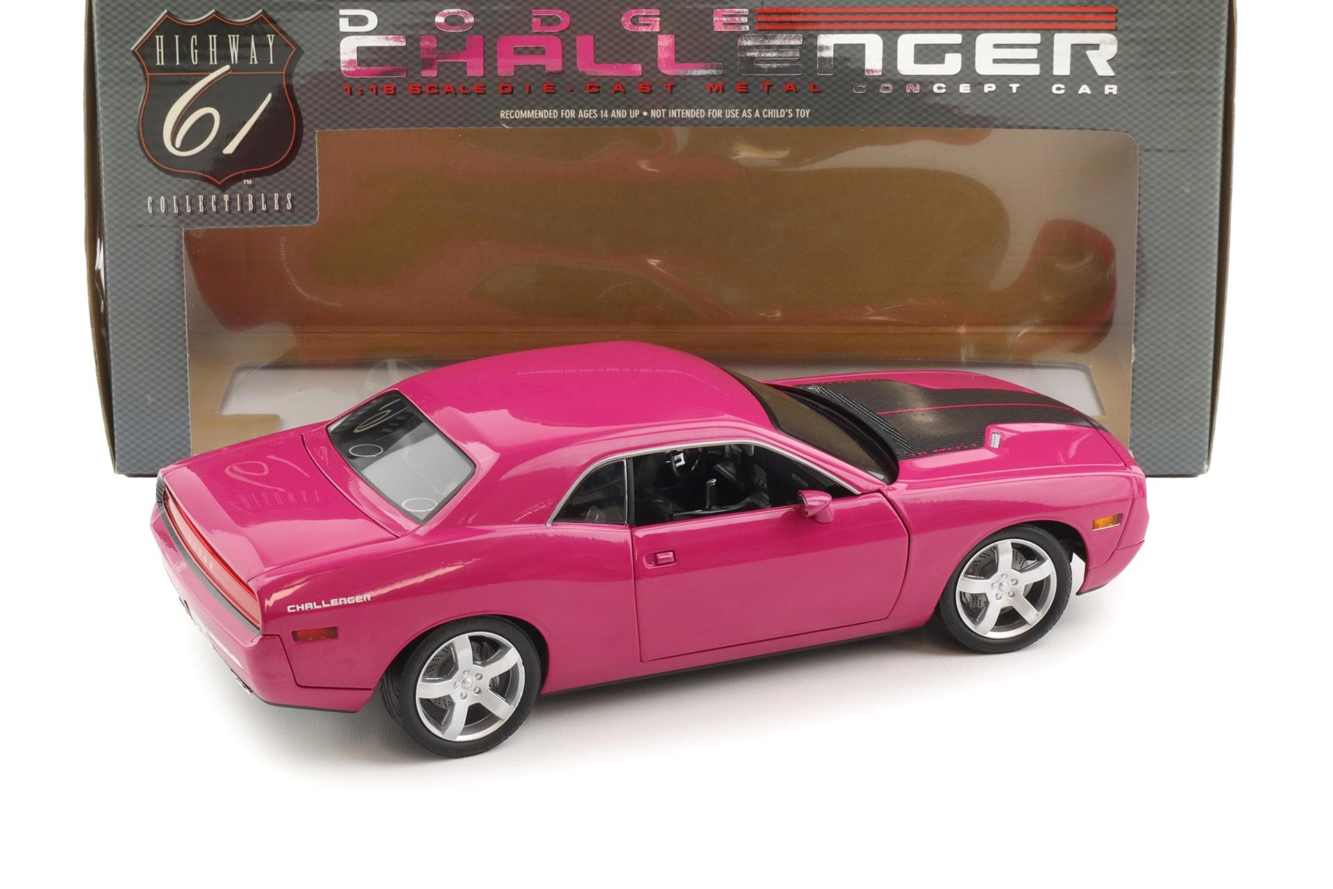 1:18 Highway61 Dodge Challenger Coupe Concept Car 2005 Panther pink