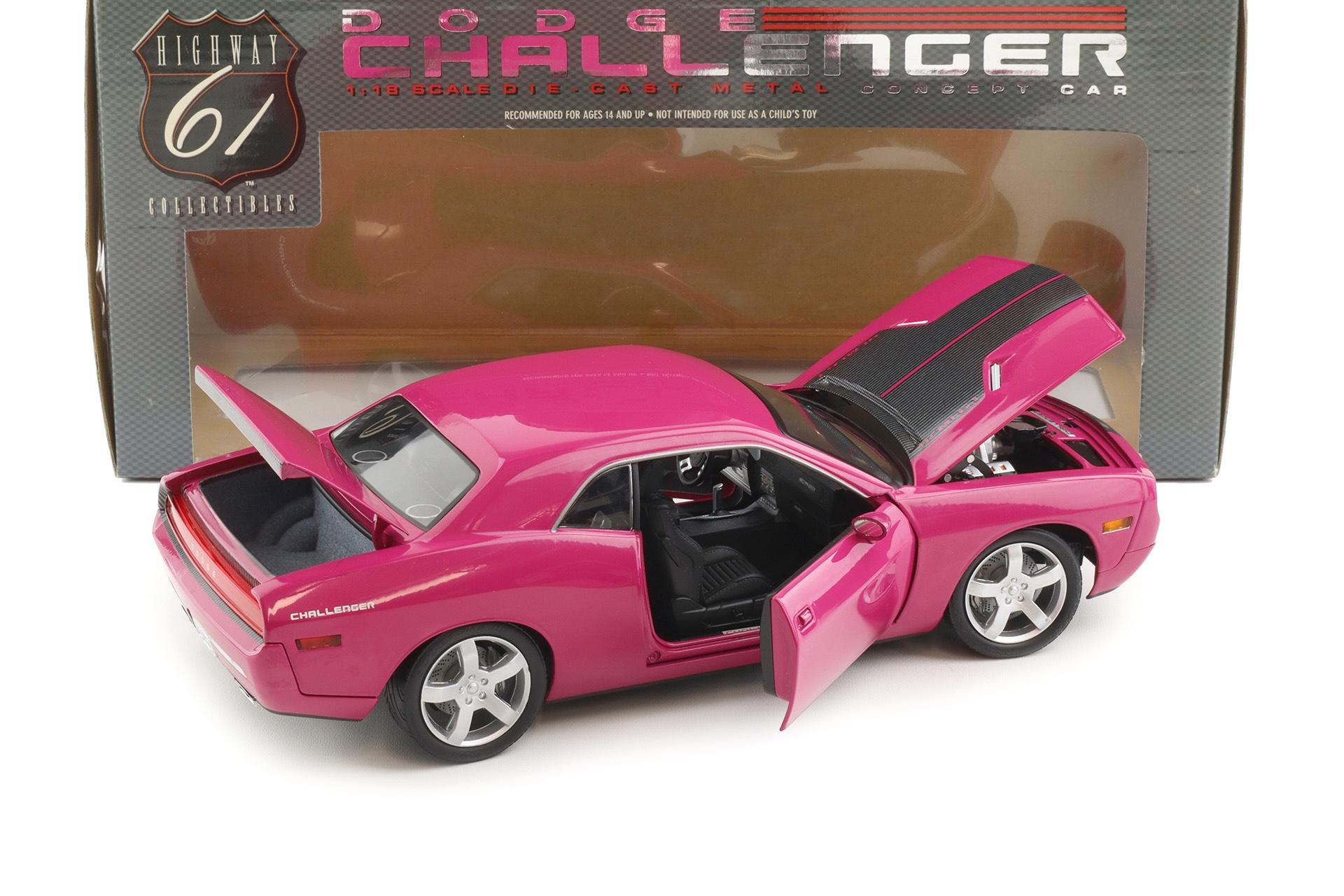 1:18 Highway61 Dodge Challenger Coupe Concept Car 2005 Panther pink