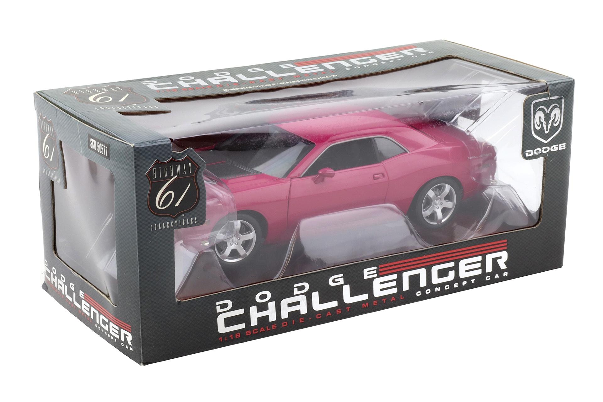 1:18 Highway61 Dodge Challenger Coupe Concept Car 2005 Panther pink