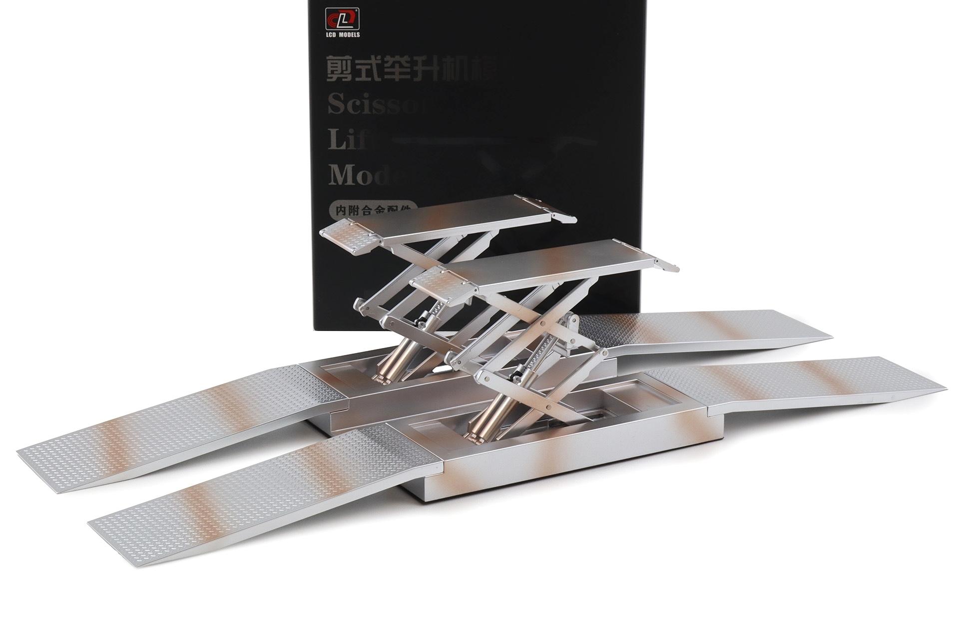 ID 114681 orig.jpg 1:18 LCD Models Zubehör DIE-Cast Hebebühne Scissor Lift silver LCD18026-SI