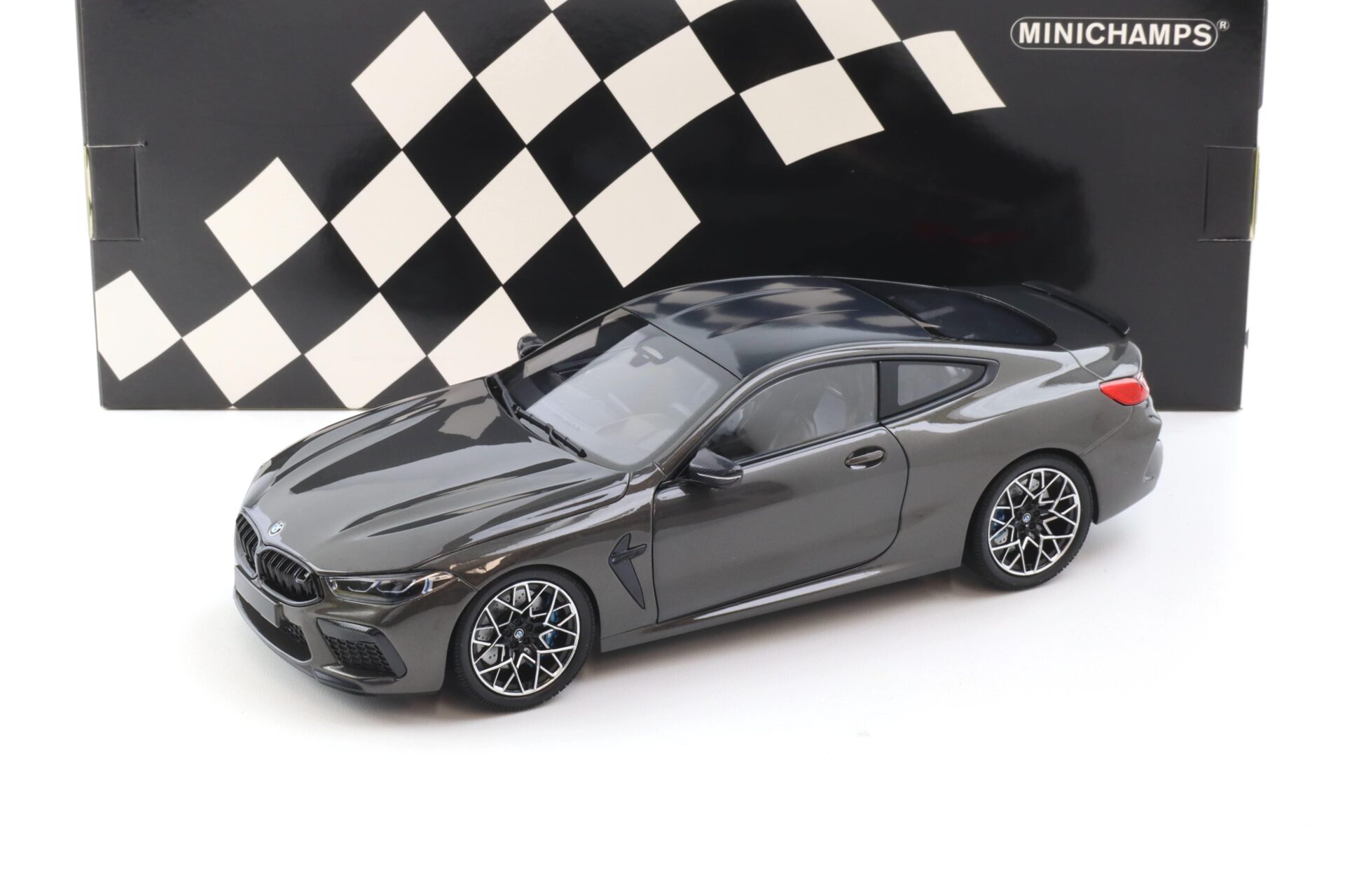 1:18 Minichamps BMW M8 Competition Coupe F92 grey metallic