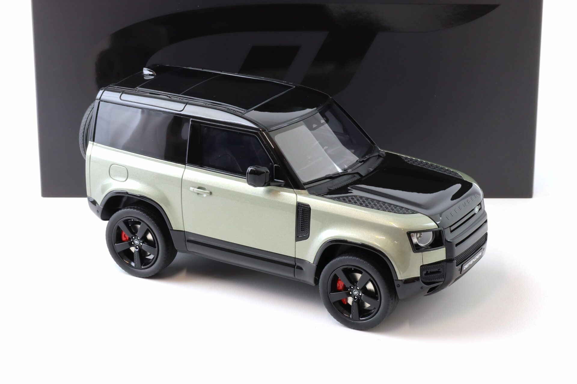1:18 GT Spirit GT517 Land Rover Defender P400 X Dynamic HSE Pangea green 2021